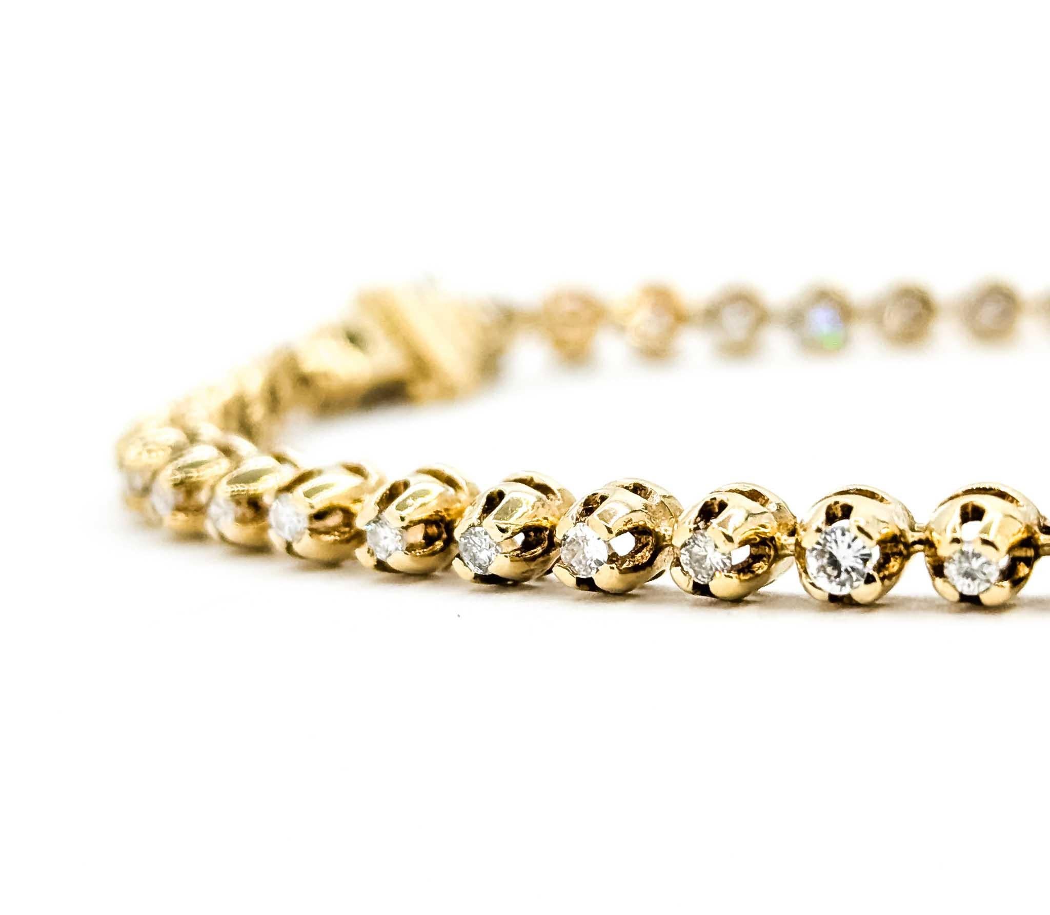 Contemporary Mesmerizing Diamond Radiance Bracelet in 14k Yellow Gold For Sale