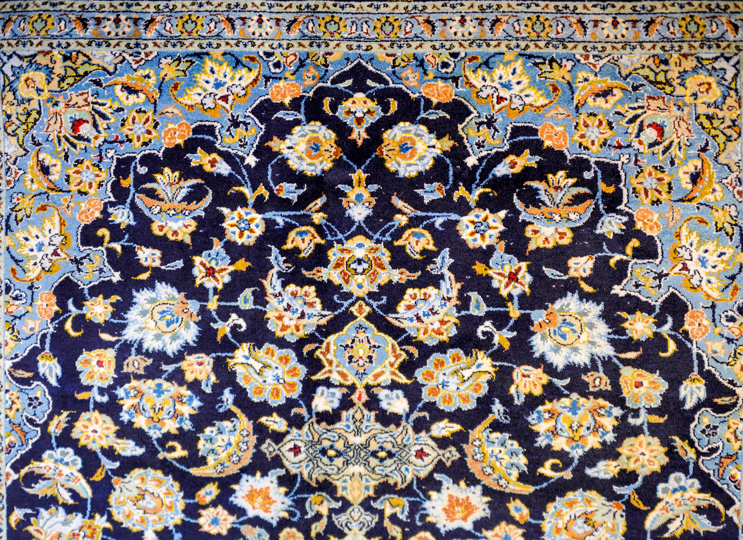 Tintura vegetale Incredibile tappeto Teheran dei primi del Novecento in vendita