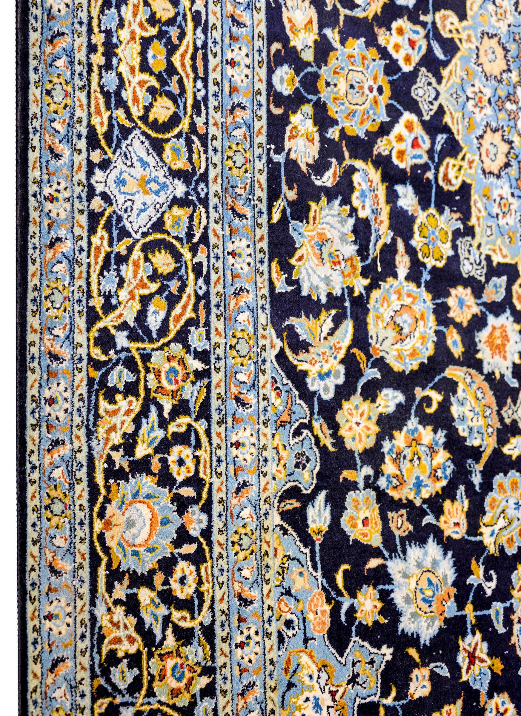 20ième siècle Magnifique tapis de Téhéran du début du XXe siècle en vente