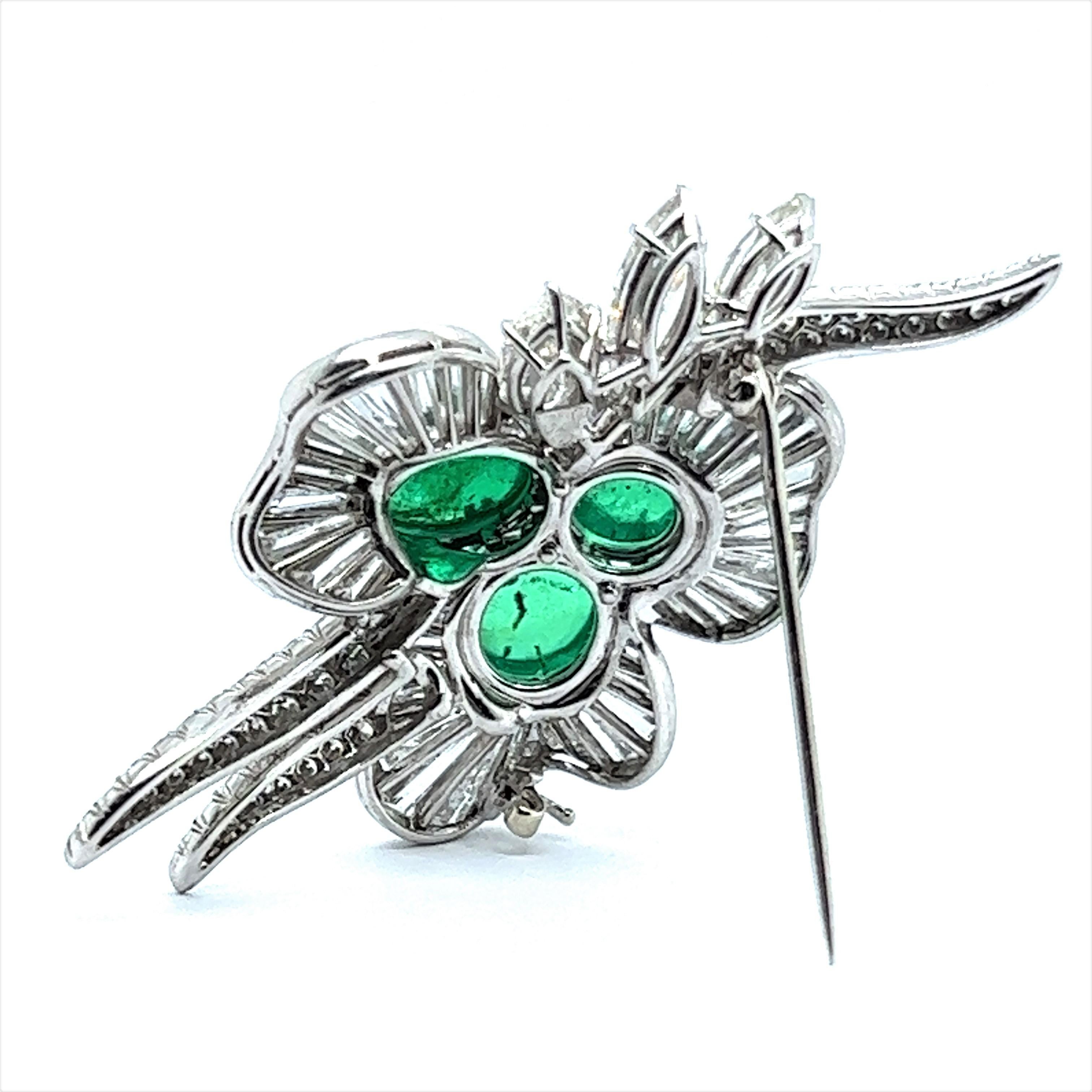 Modern Mesmerizing Colombian Emerald Brooch with Diamonds in Platinum For Sale