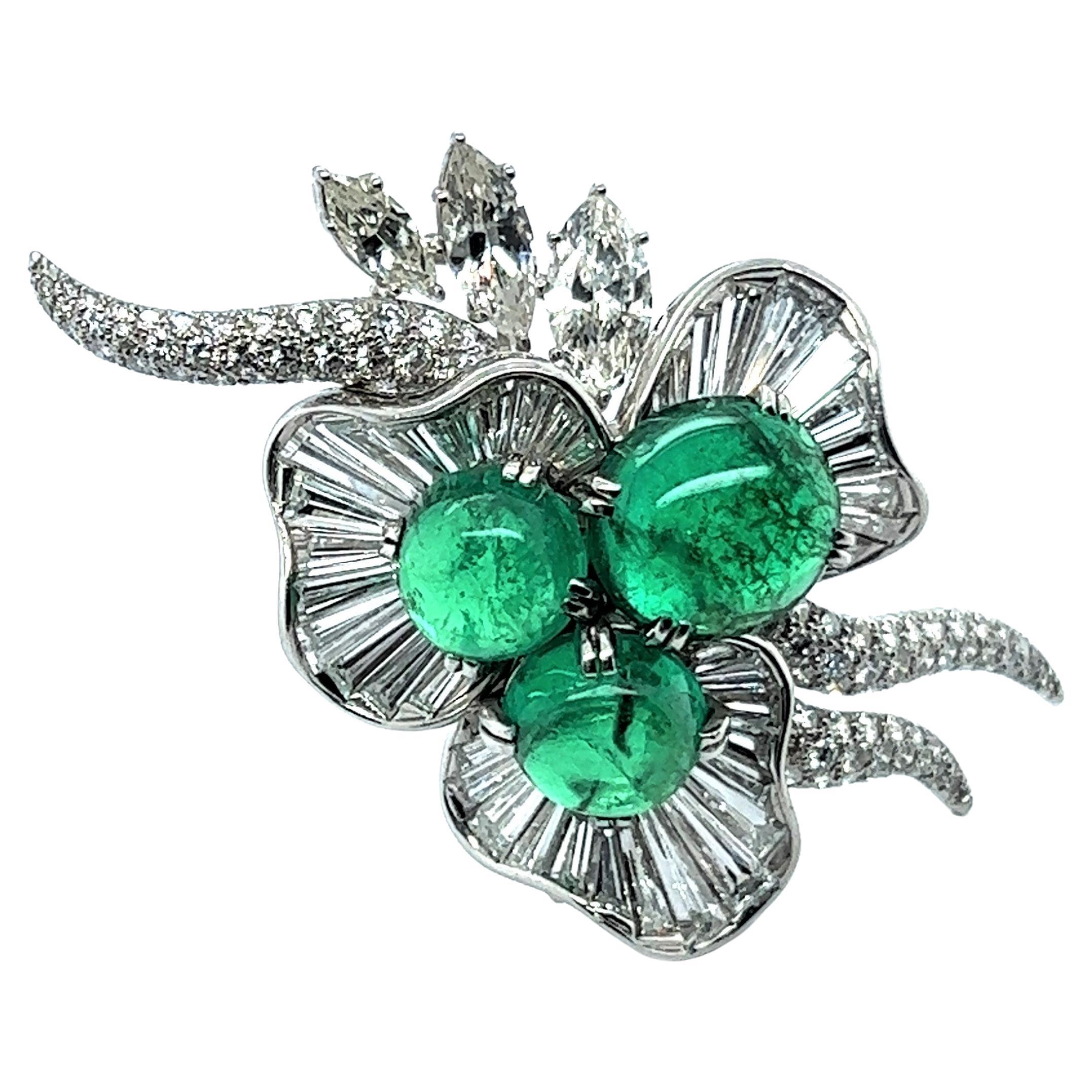 Mesmerizing Colombian Emerald Brooch with Diamonds in Platinum For Sale