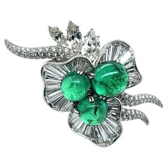 Retro Mesmerizing Colombian Emerald Brooch with Diamonds in Platinum