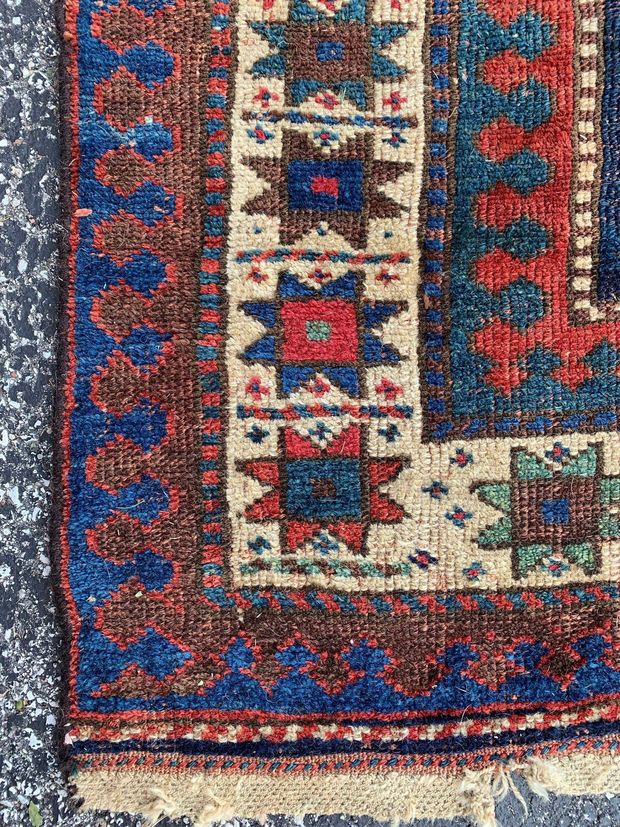 Magnifique tapis géométrique antique tribal Bon état - En vente à Milwaukee, WI
