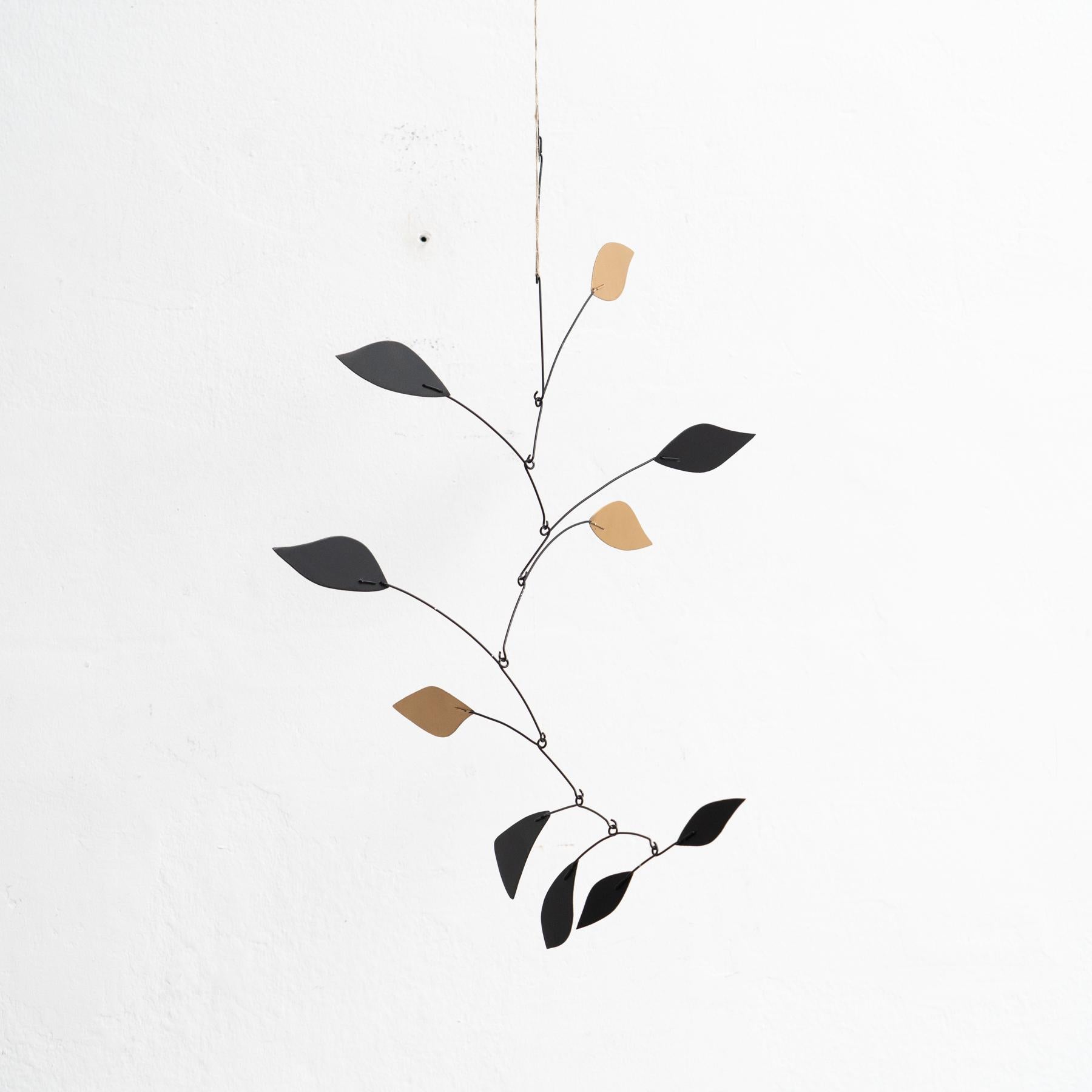 Mid-Century Modern Cinétique hypnotique : Sculpture en fer - mouvement et couleur peints en vente