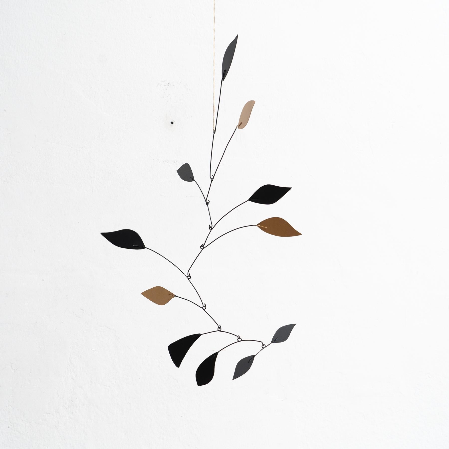 Cinétique hypnotique : Sculpture en fer - mouvement et couleur peints en vente 2