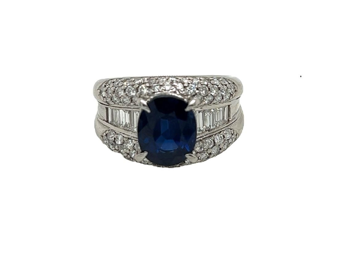 Mesmerizing Platinum 4.31 Carat Sapphire Ring In New Condition For Sale In New York, NY