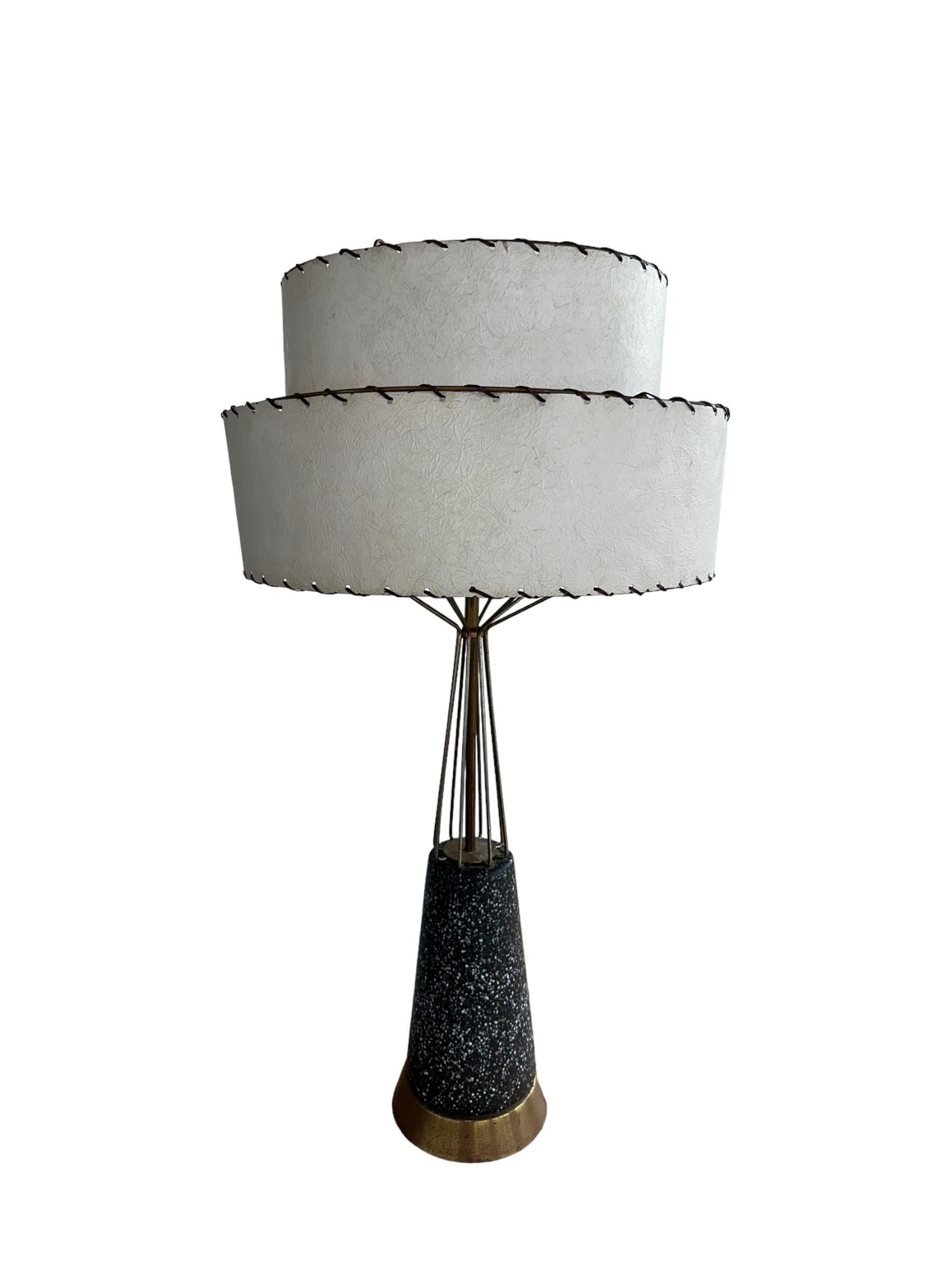 Mid-Century Modern Magnifique lampe de table unique de style mi-siècle moderne en vente