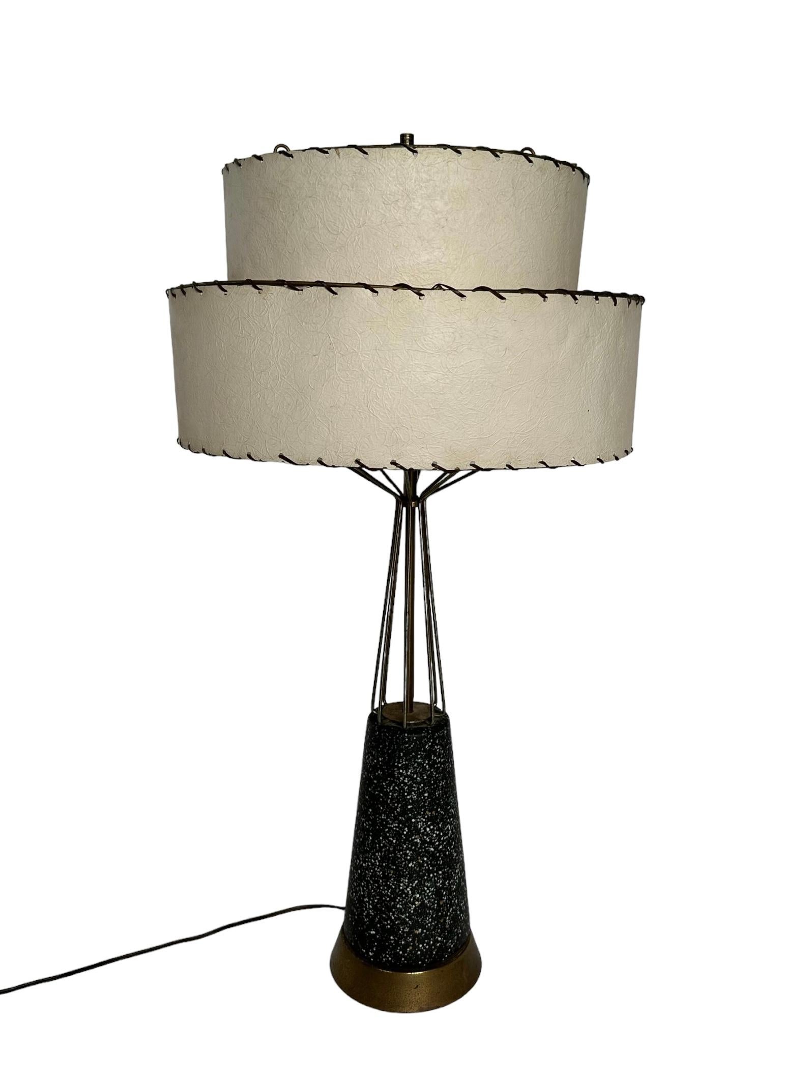 Magnifique lampe de table unique de style mi-siècle moderne en vente 2