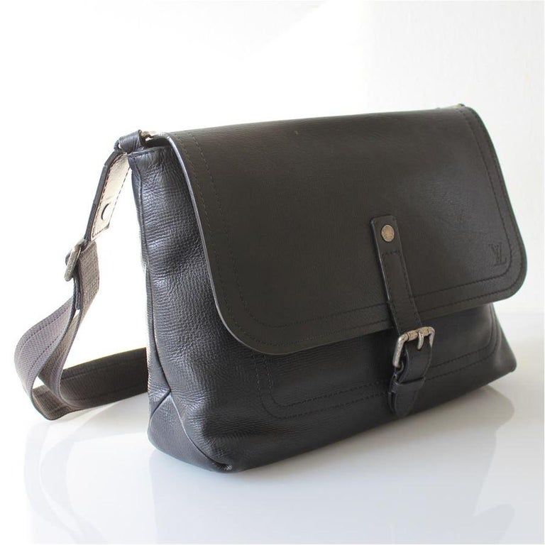 Louis Vuitton Messenger bag size Unique For Sale at 1stDibs