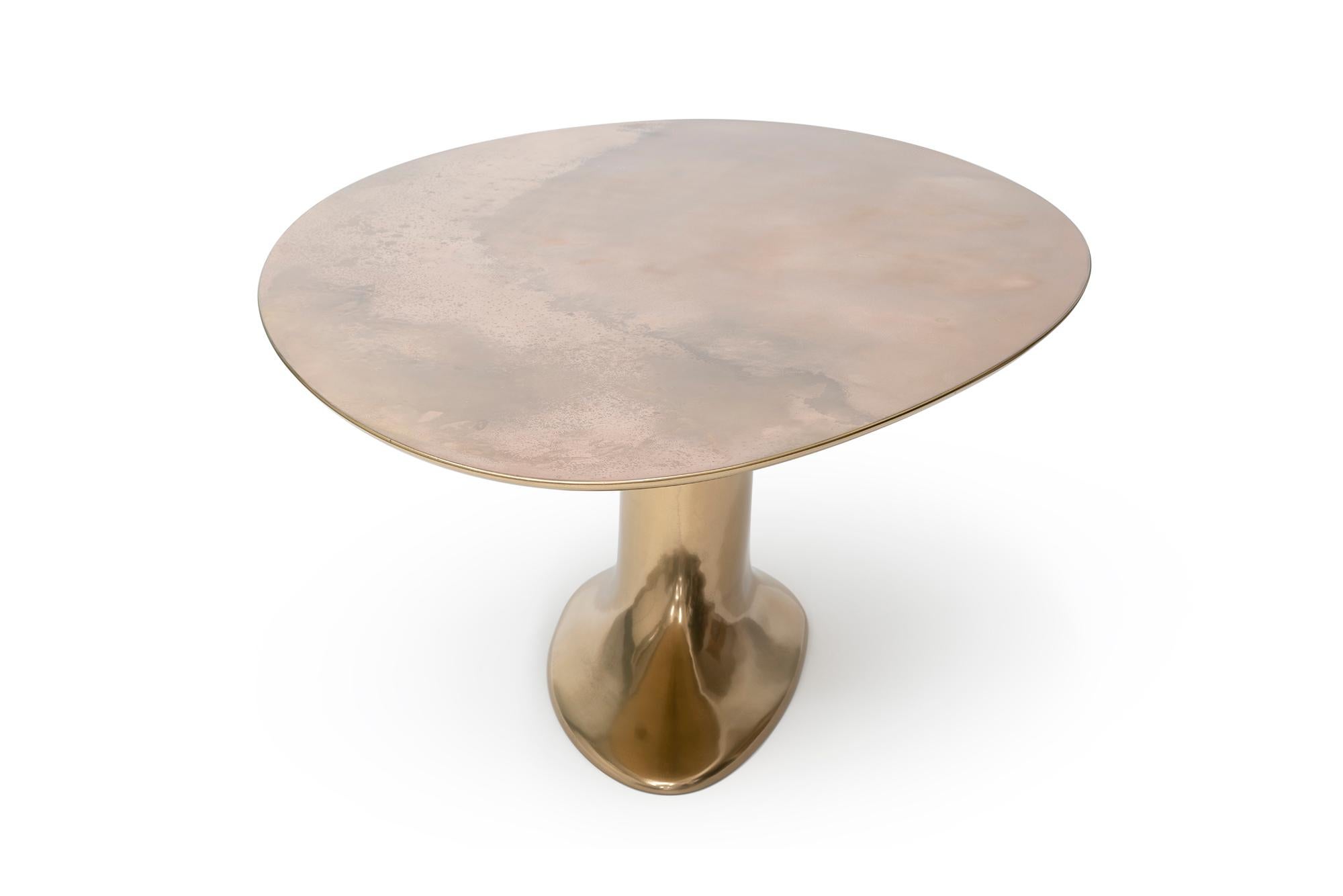 Messier 104 - 21st century sculptured oval bronzed dining table.

Materials: wooden body/fiberglass/liquid metal
Top: Liquid metal, multiple layers of lacquer; bronze, copper and brass pigment powder
Finish: super hydrophobic crystal clear