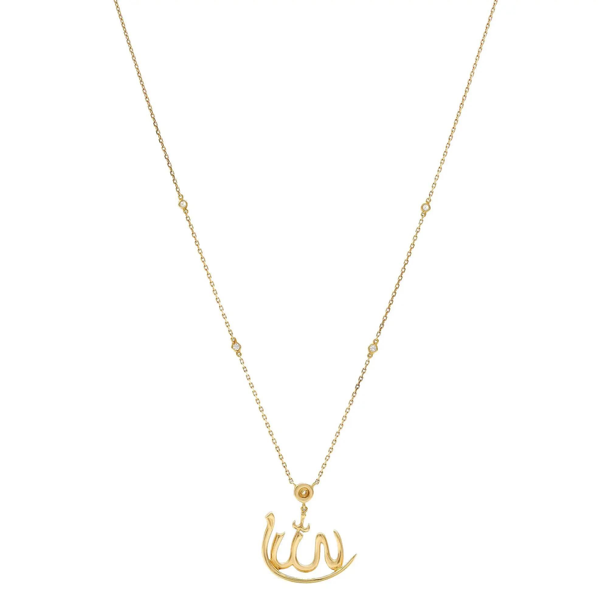 Taille ronde Messika 0.46Ctw Allah Faith Diamond Pendant Necklace 18K Yellow Gold 17.5 Inches en vente