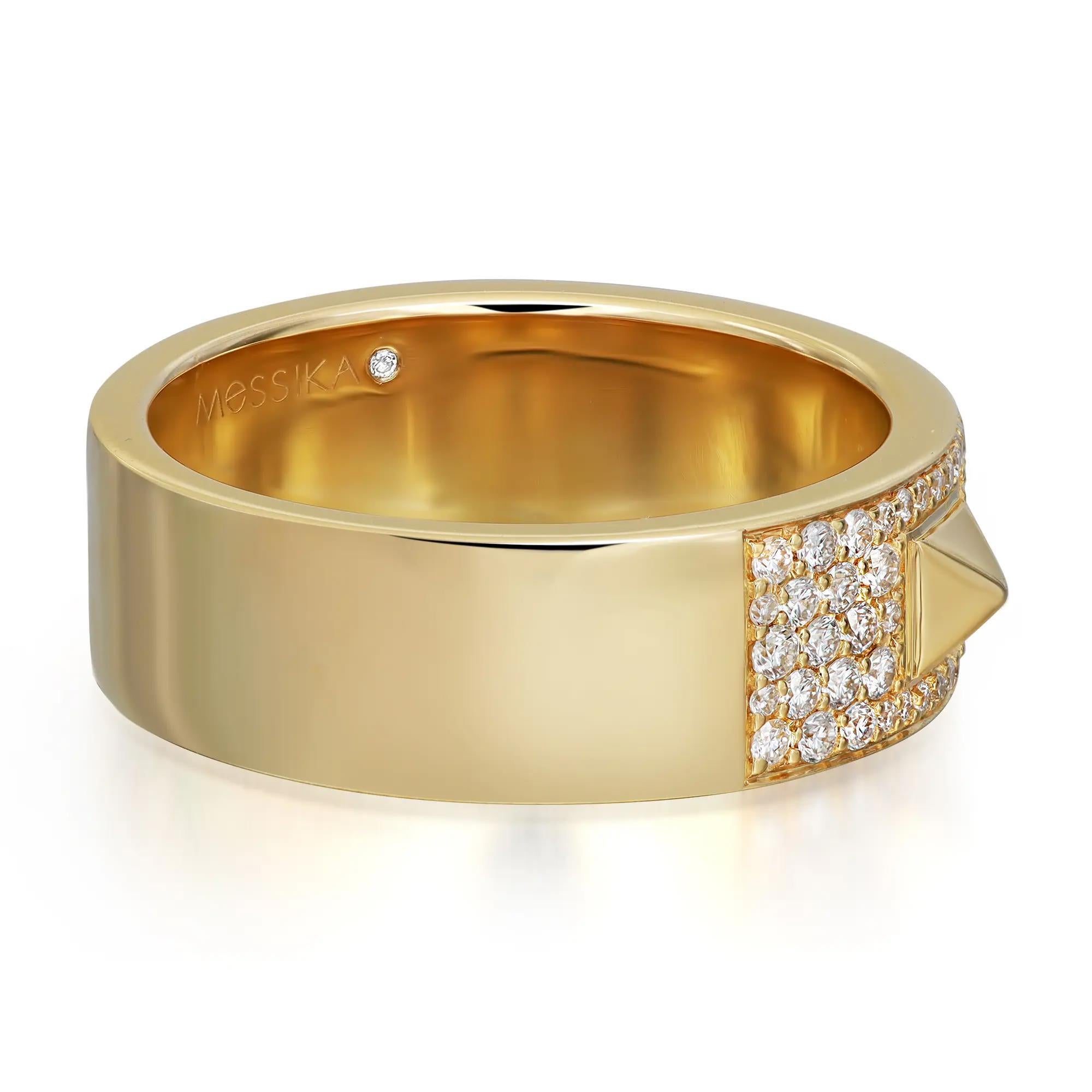 Kühn und zeitgemäß, der Messika Spiky Diamond Band Ring. Gefertigt aus glänzendem 18-karätigem Gelbgold. Er ist mit runden Diamanten im Brillantschliff besetzt, die in der Mitte des Bandes mit drei Zacken versehen sind und ihm einen einzigartigen