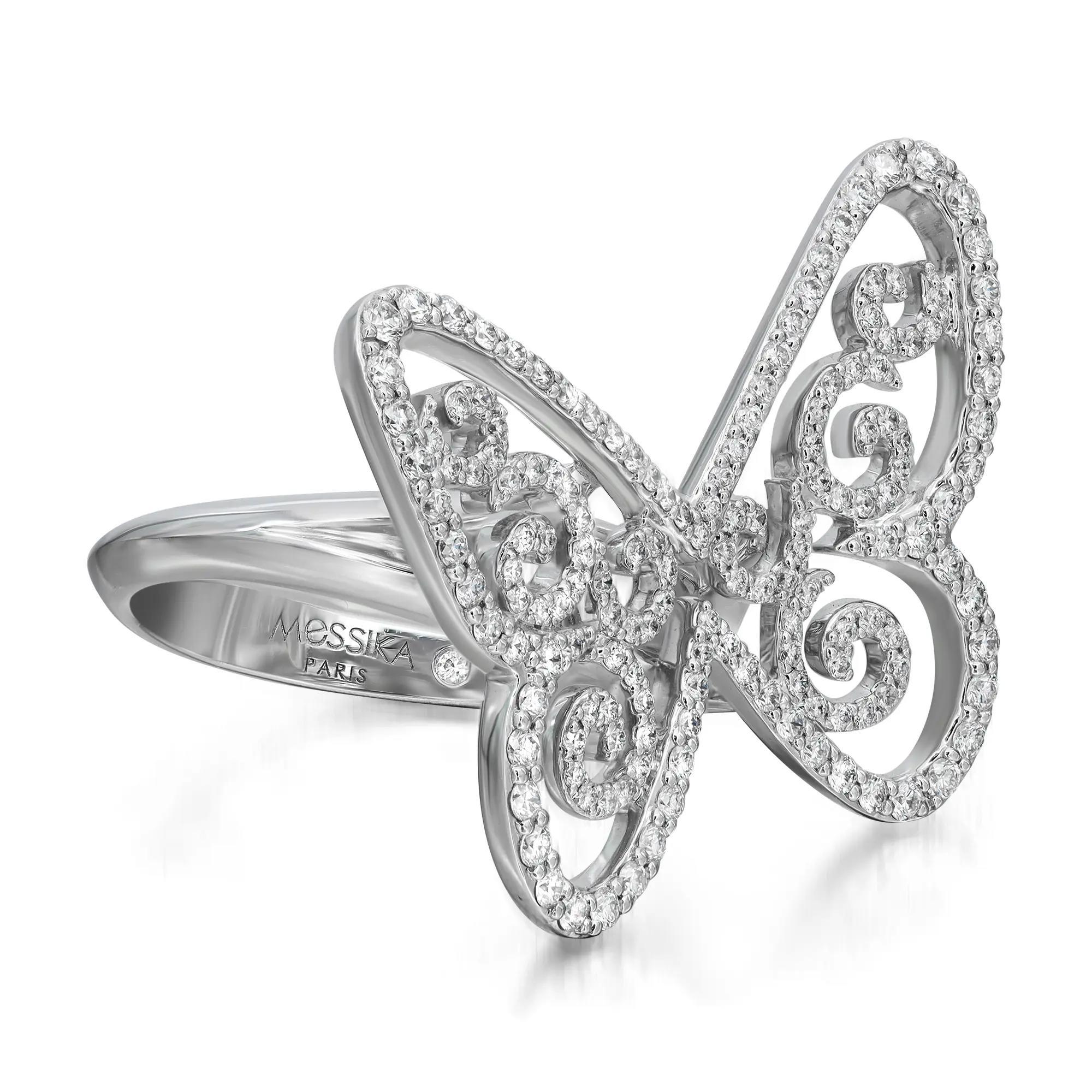 Audaz y bello, el anillo de diamantes Arabesco Mariposa Messika. Fabricado en oro blanco de 18 quilates. Adornada con diamantes talla brillante redondos engastados con un peso de 0,78 quilates. Diamante color G y claridad VS. Tamaño del anillo: 53