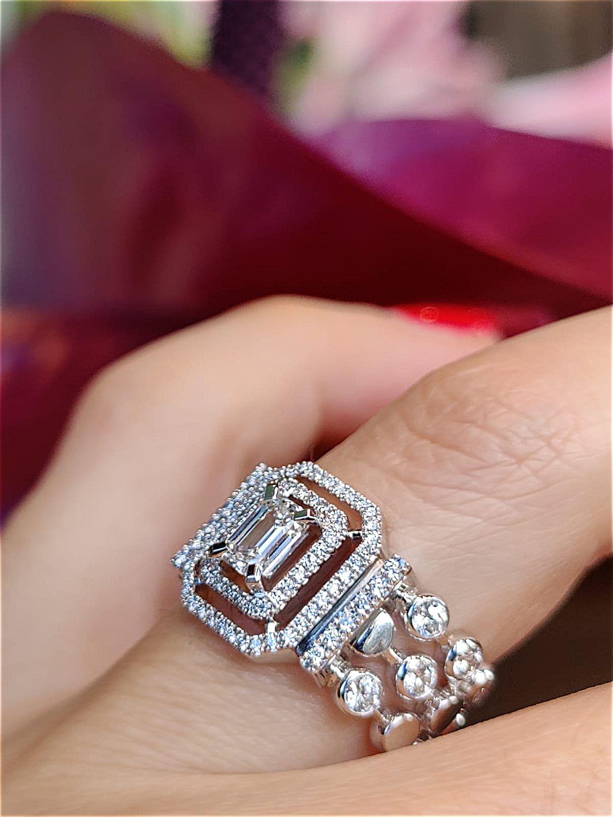Fall for the D-Vibes multi-row ring in white gold and diamonds. Its alternating gold and diamond motifs, combined with the 0.50-carat emerald-cut diamond will bring you style and elegance. Wear it with jeans and a tee to undercut the sophistication,