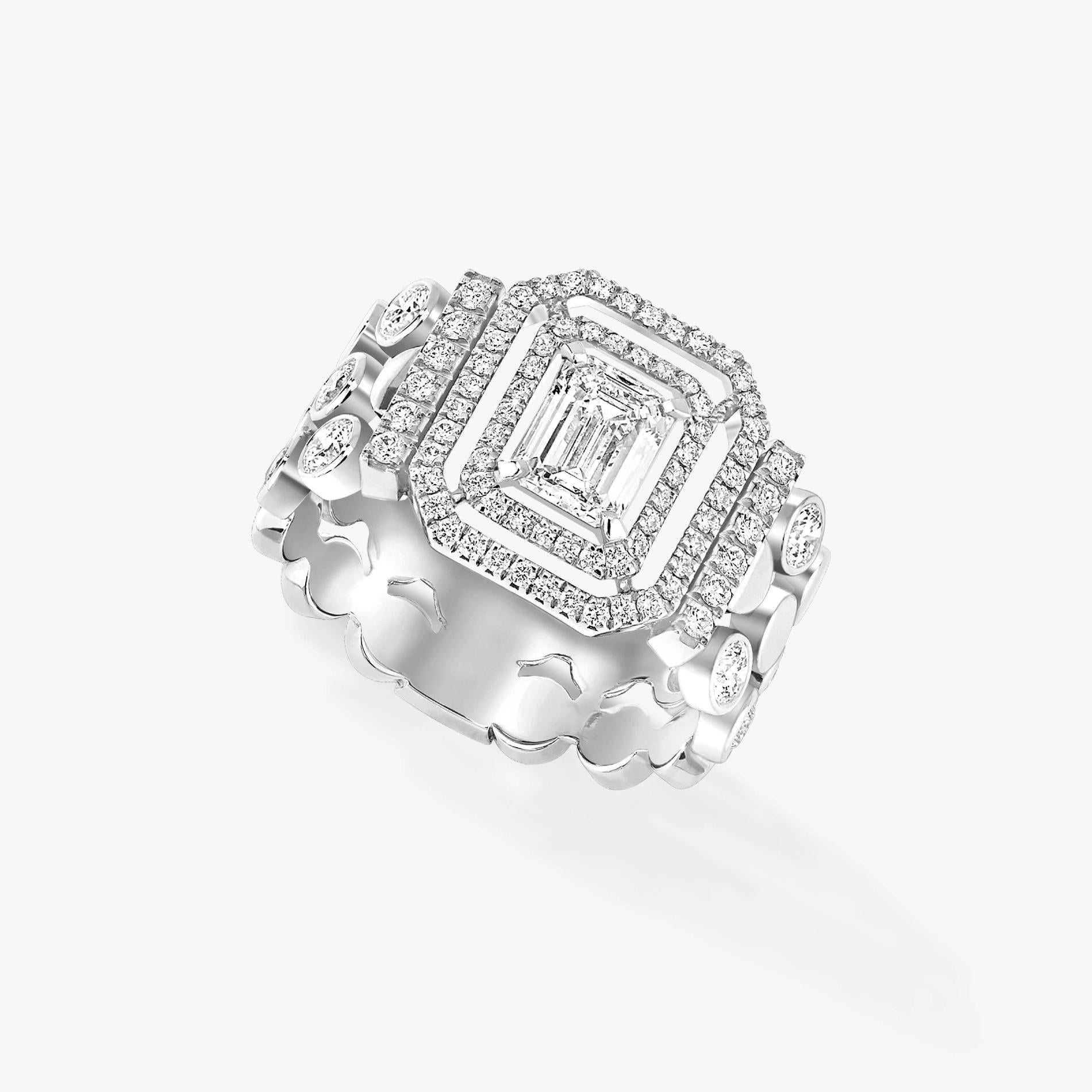 Modern Messika 18kt white gold diamond ring D-vibes For Sale