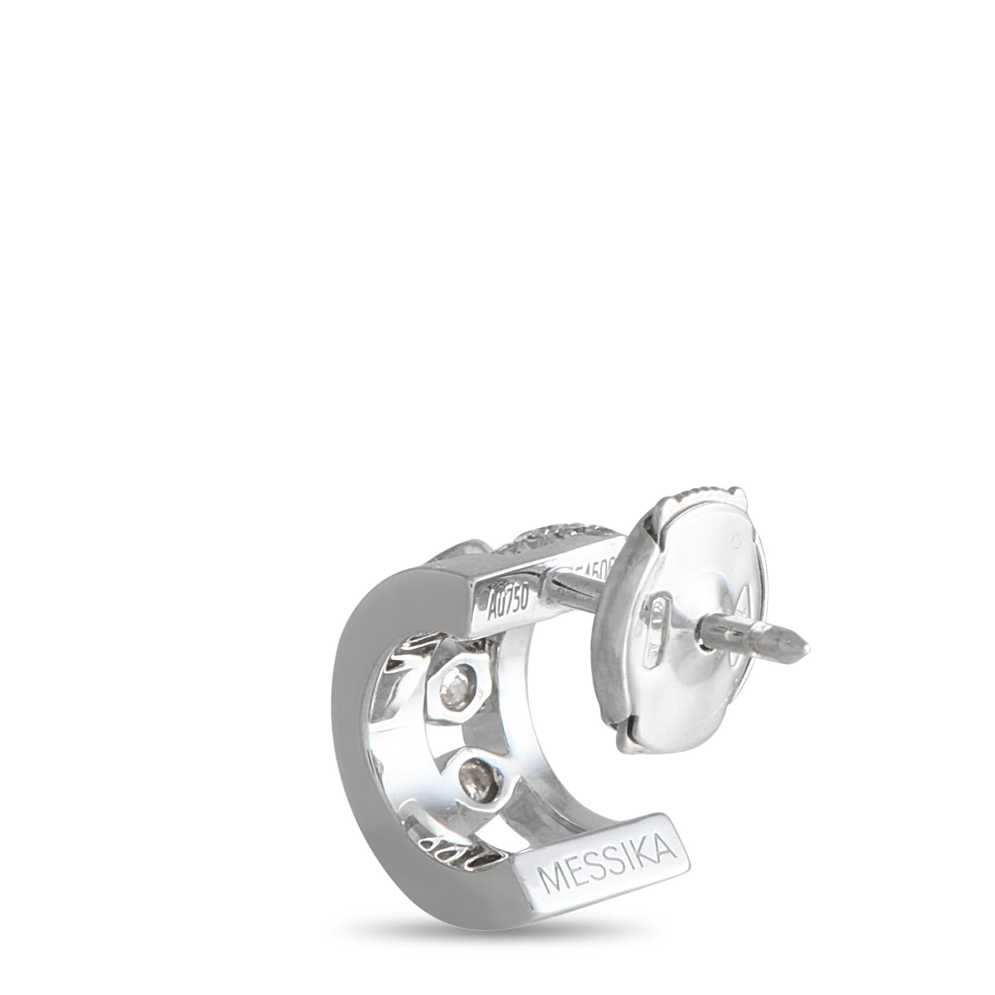 These white gold mini hoops hug your earlobe with glittering style. The Messika Move Romane earrings make a quiet style statement with their combination of sparkle and shine. Messika's signature track for moving diamonds is set in between a slim