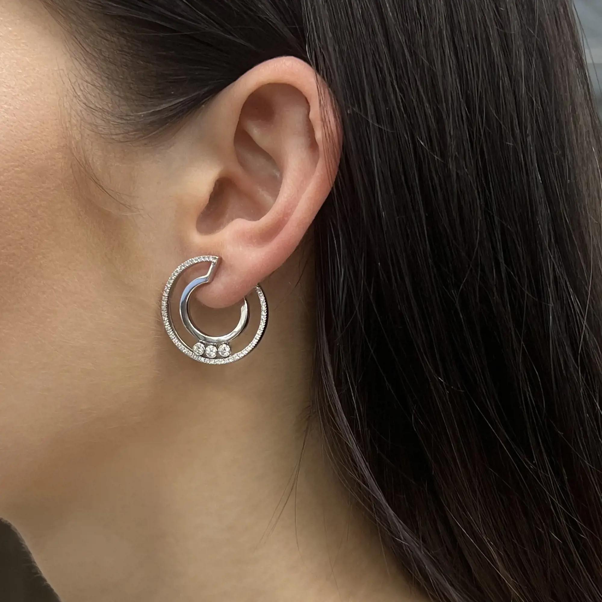 Taglio rotondo Messika Move Romane Orecchini a cerchio con diamanti in oro bianco 18 carati 0.80Cttw in vendita