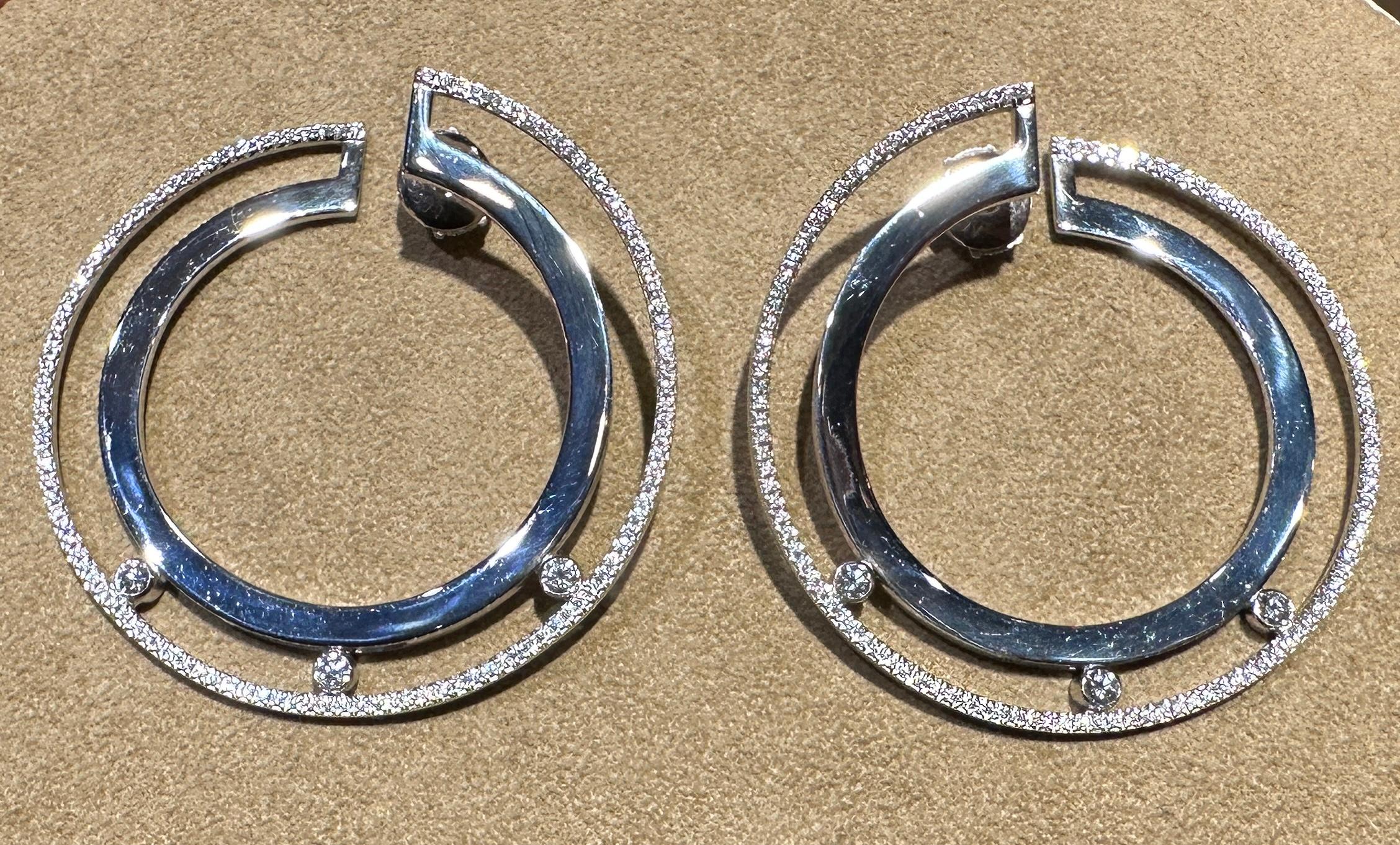 Messika Move Großer Creolen-Ohrring aus römischem Weißgold mit Diamanten (Moderne) im Angebot