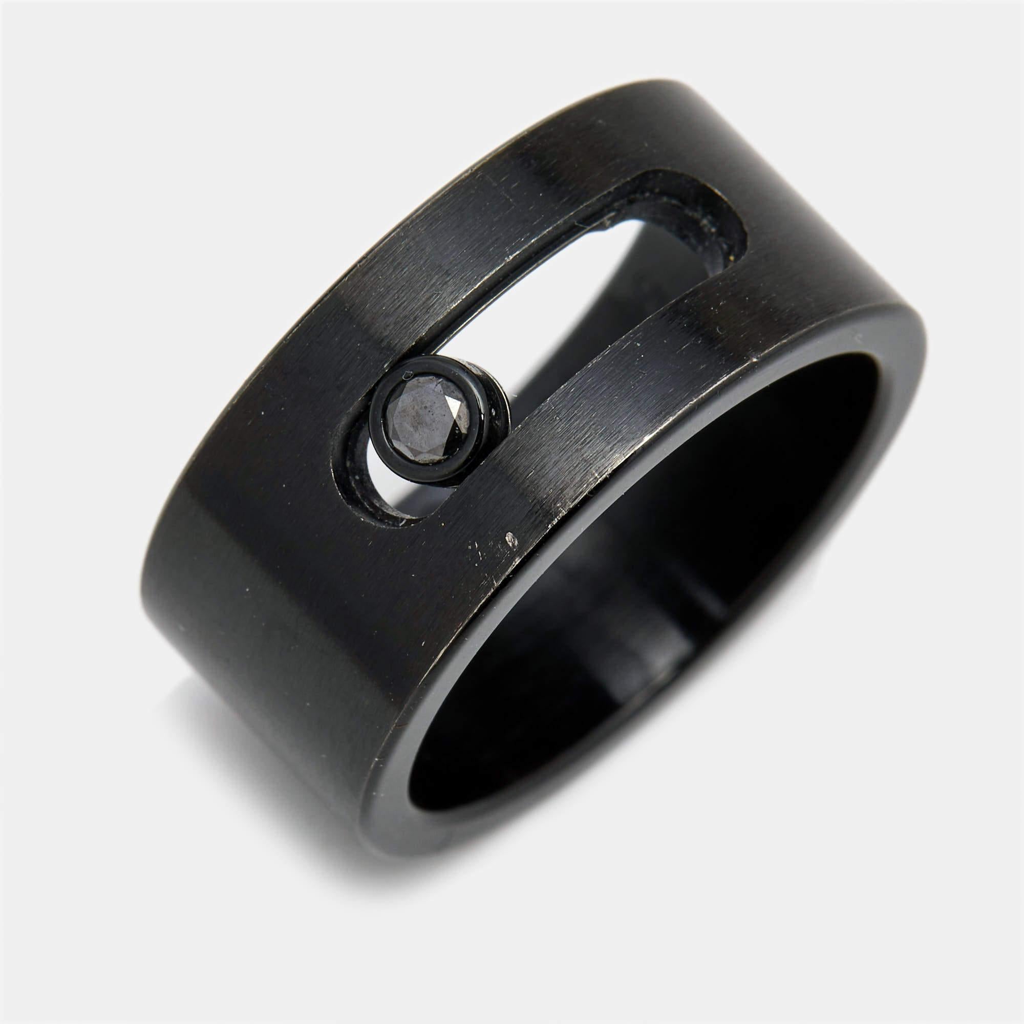 The Messika Move ring is a sleek and modern piece of jewelry. Crafted from lightweight titanium, it features the signature Move design, adding a touch of elegance to its minimalist design. This ring effortlessly combines sophistication with