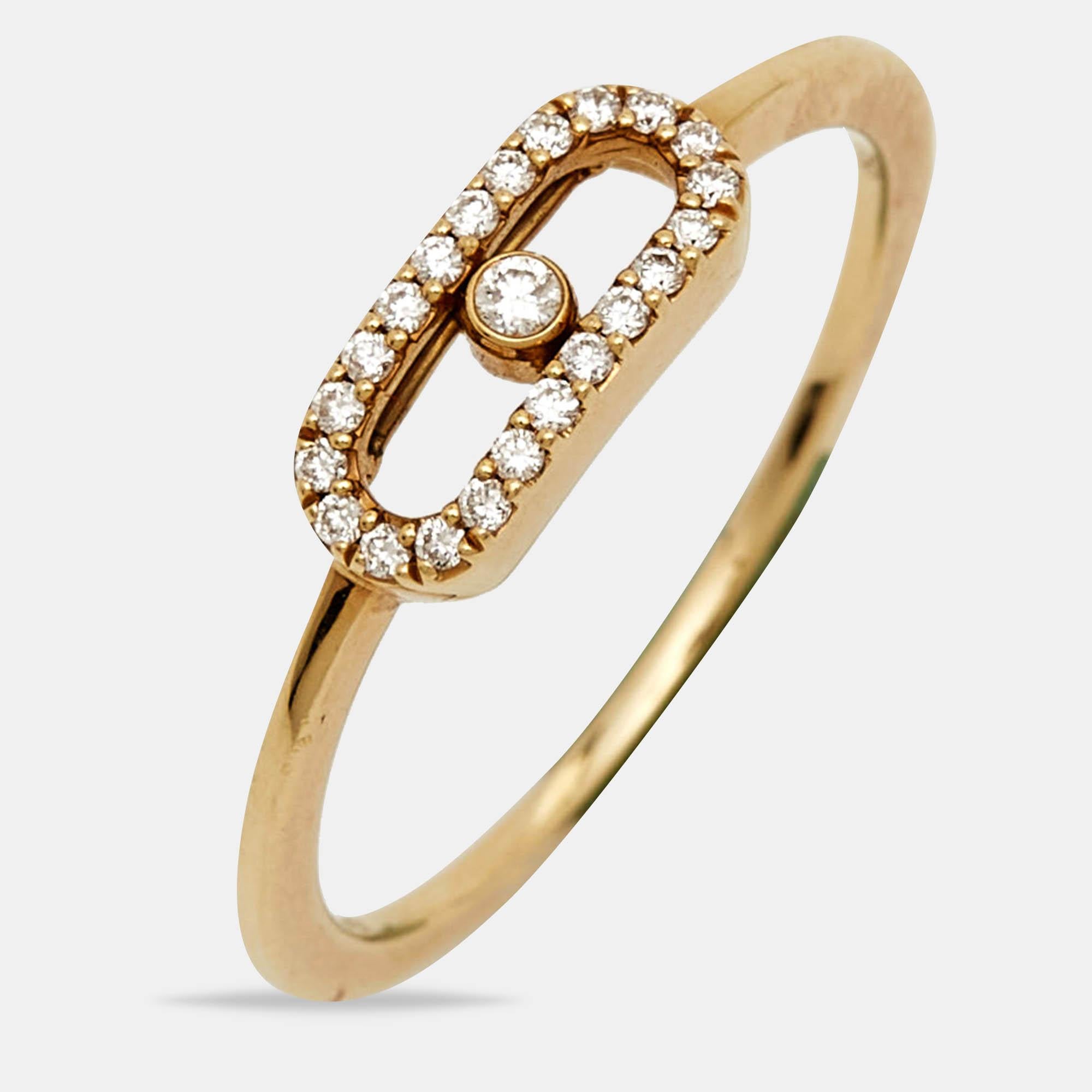 Bringing the precision of graphic designs into fine jewelry making the Move Uno collection of Messika is a subtle combination of fun style and elegance. This ring is designed from 18k yellow gold featuring a smooth band and a diamond outlined center