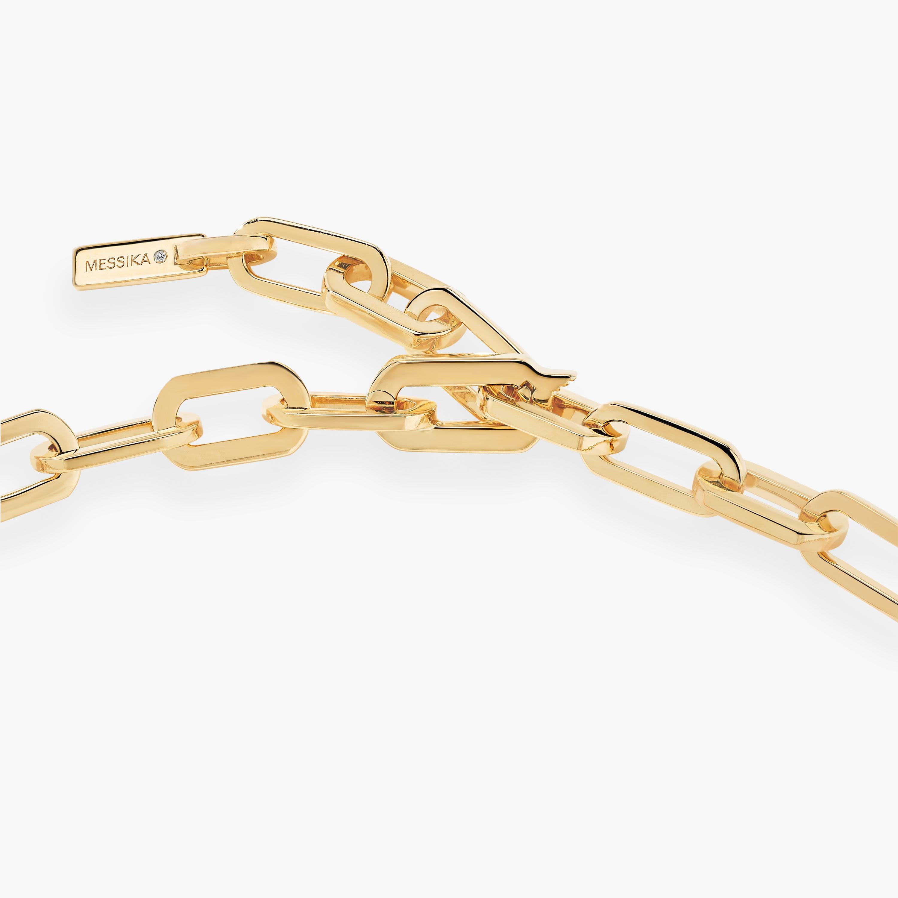 Con Move Link, Valérie Messika ha reinventato la classica collana a catena, creando una collana moderna i cui contorni riprendono i codici stilistici dell'iconico motivo Move del marchio. Più audaci che mai, le curve di questa collana di diamanti
