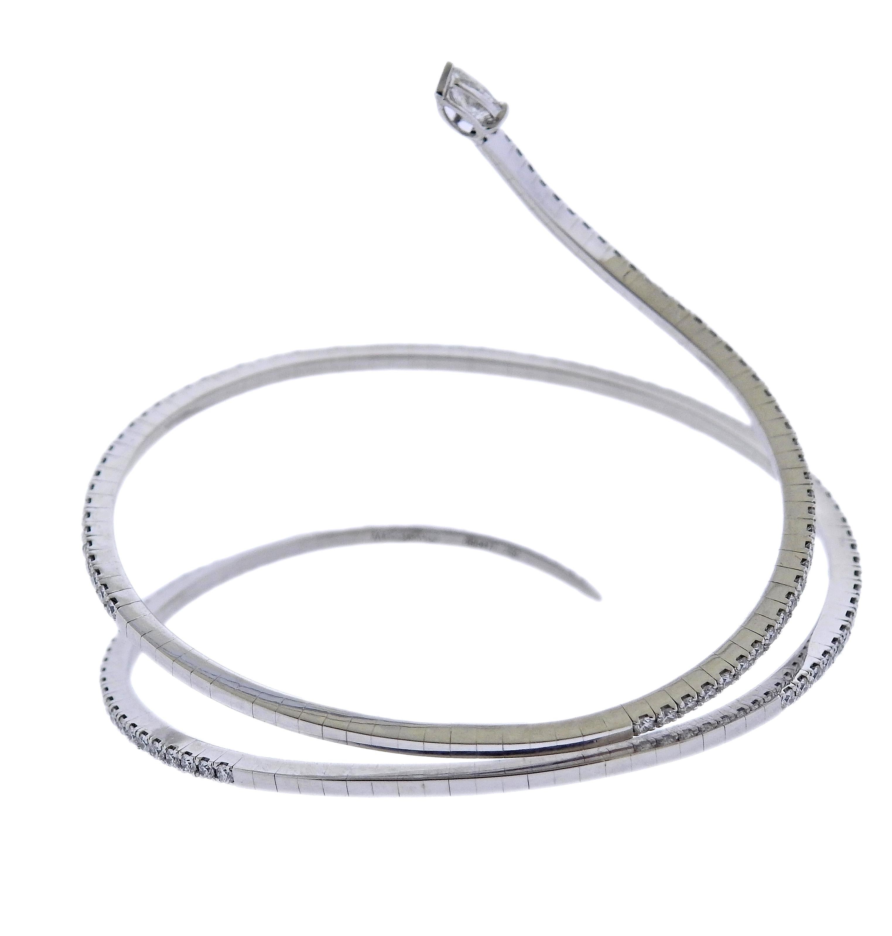 Taille ronde Bracelet enveloppant Messika en or blanc avec serpent et diamants en vente