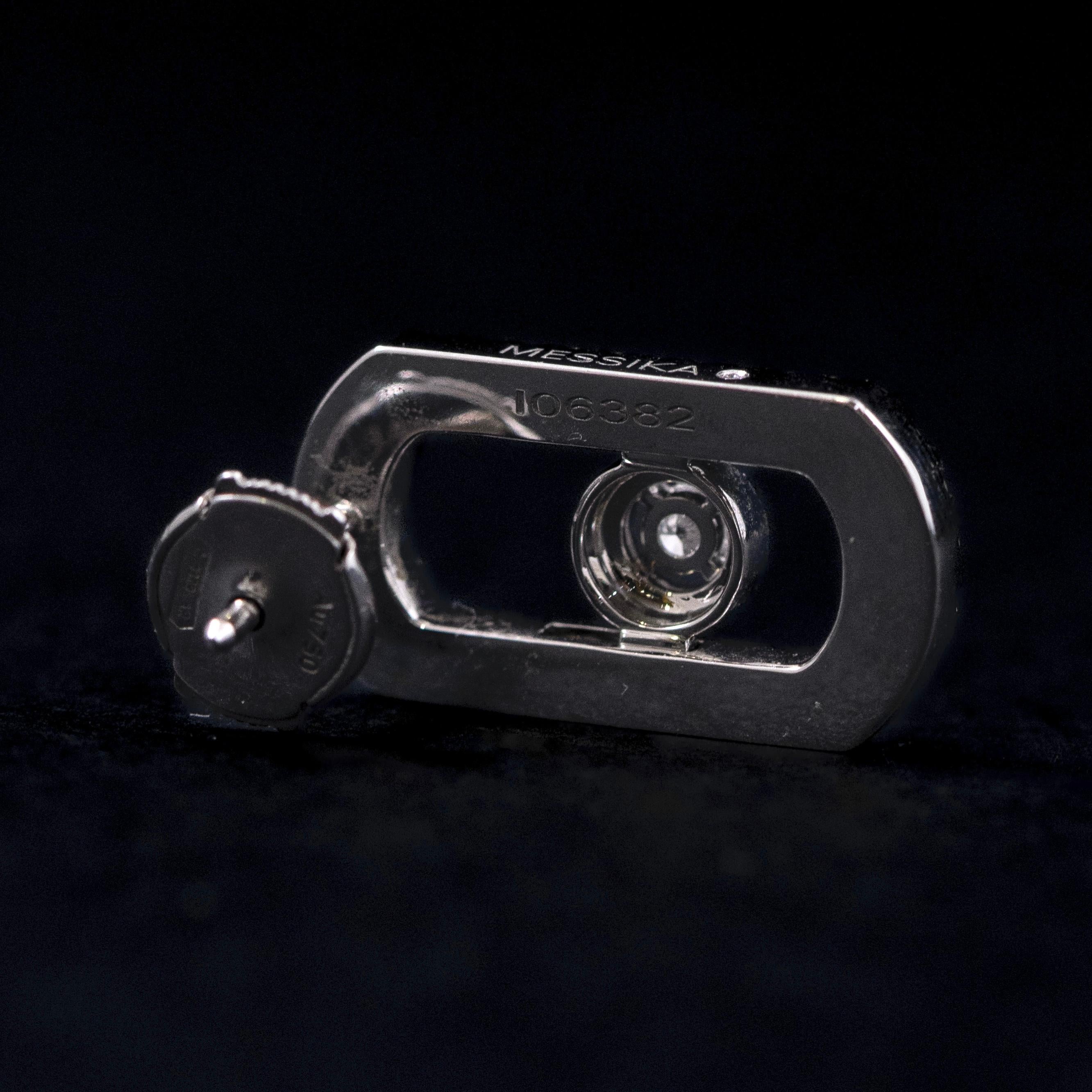 Messika Boucles d'oreilles diamant pavé So Move Or blanc 18K Français Contemporain en vente 5