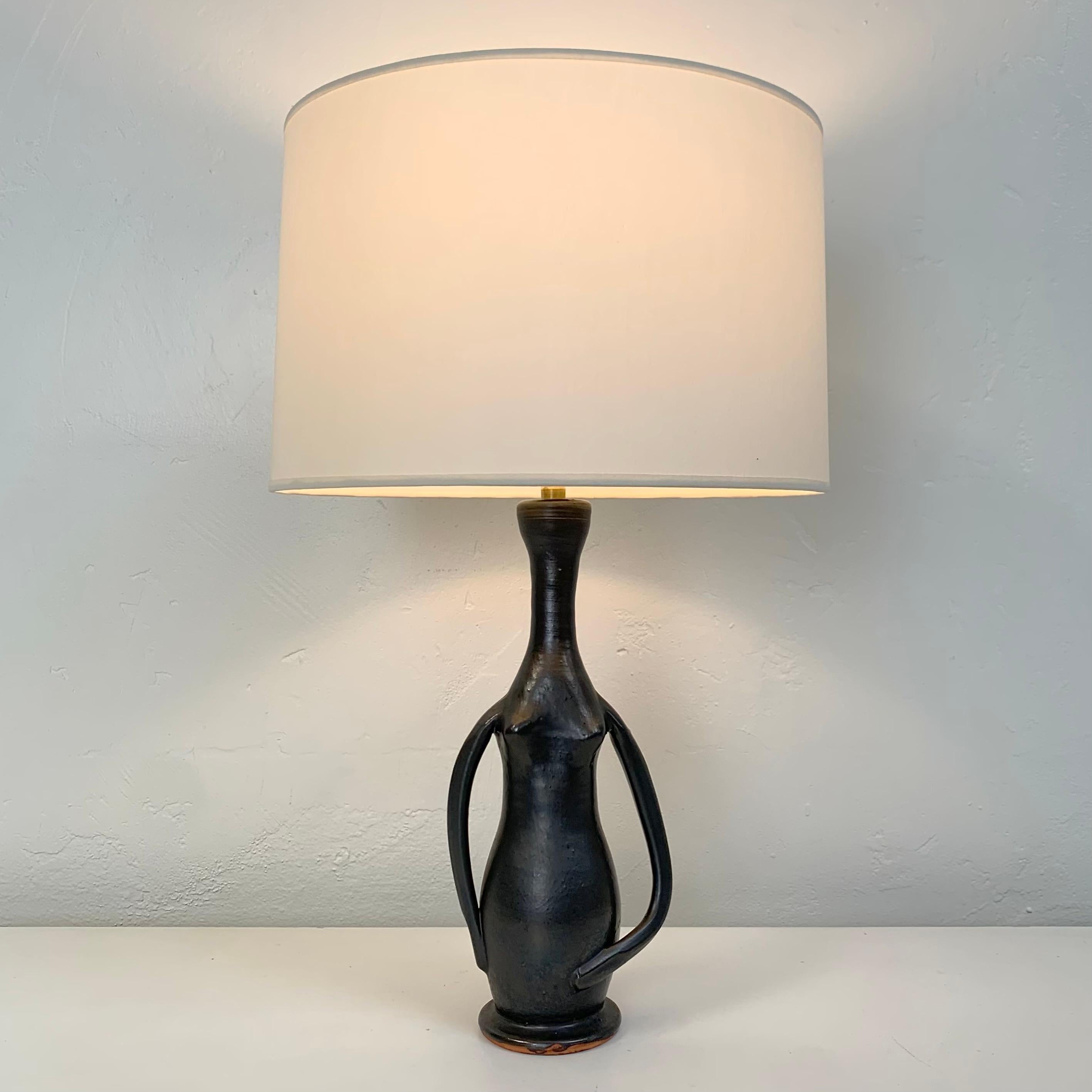 Met De Penninghen Antropomorphe Keramik-Tischlampe, um 1950, Frankreich. (Moderne der Mitte des Jahrhunderts) im Angebot