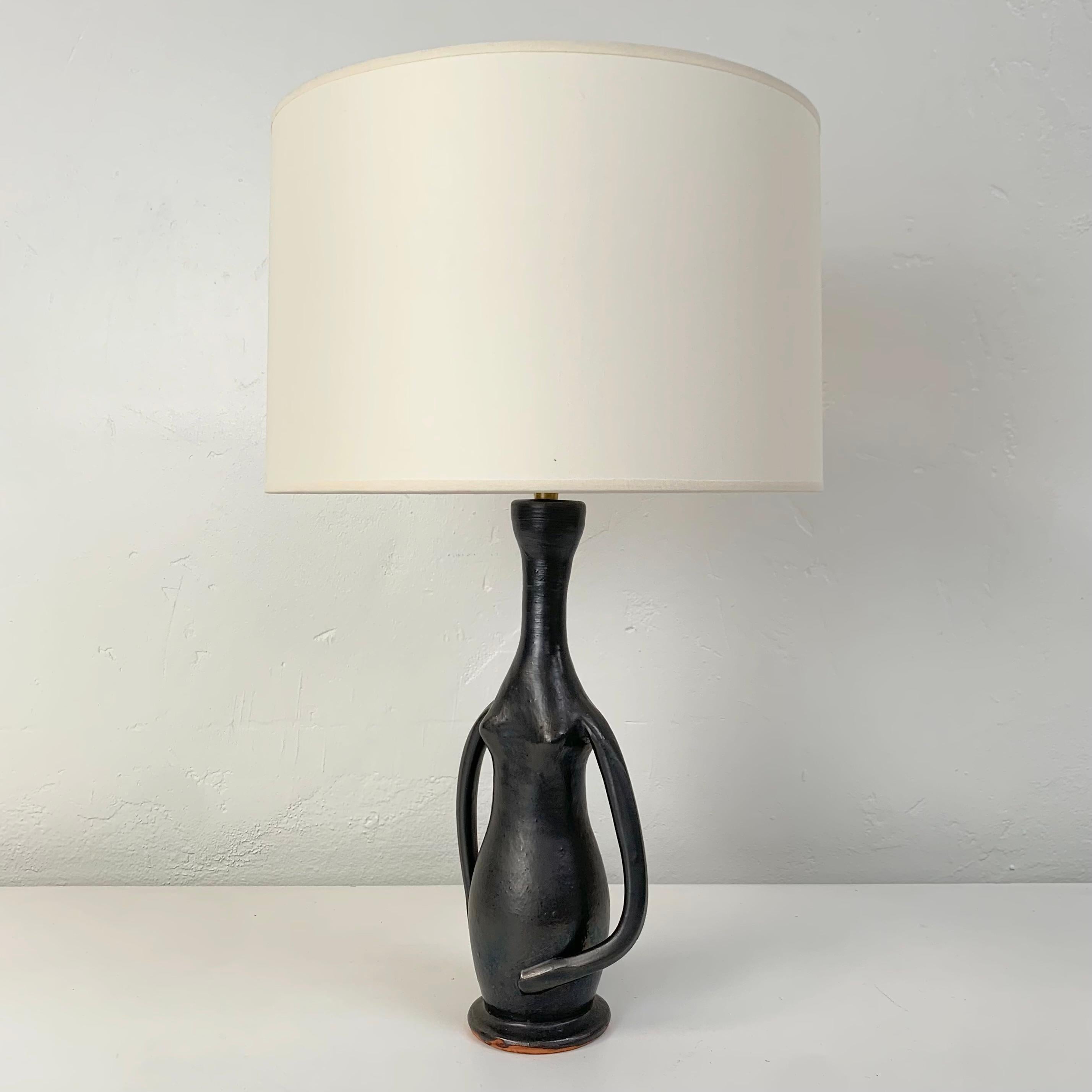 Met De Penninghen Antropomorphe Keramik-Tischlampe, um 1950, Frankreich. (Französisch) im Angebot