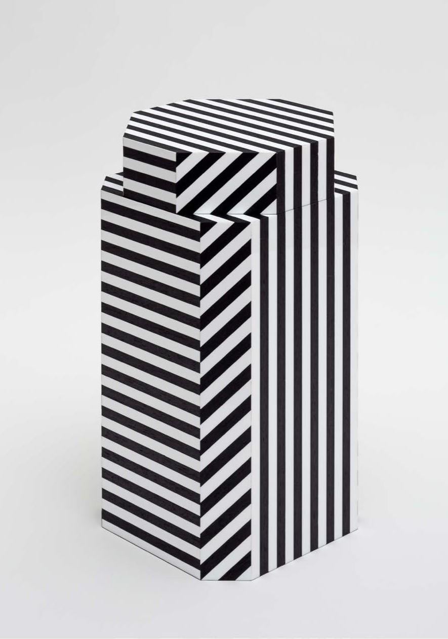 Boîte Ziggurat MET par Oeuffice
Édition : 12 + 2AP
2018
Dimensions : 22 x 22 x 38 cm
MATERIAL : Boîte en bois, acrylique, bois massif teinté
Autres 3 boîtes de collecte MET différentes disponibles,

La 
