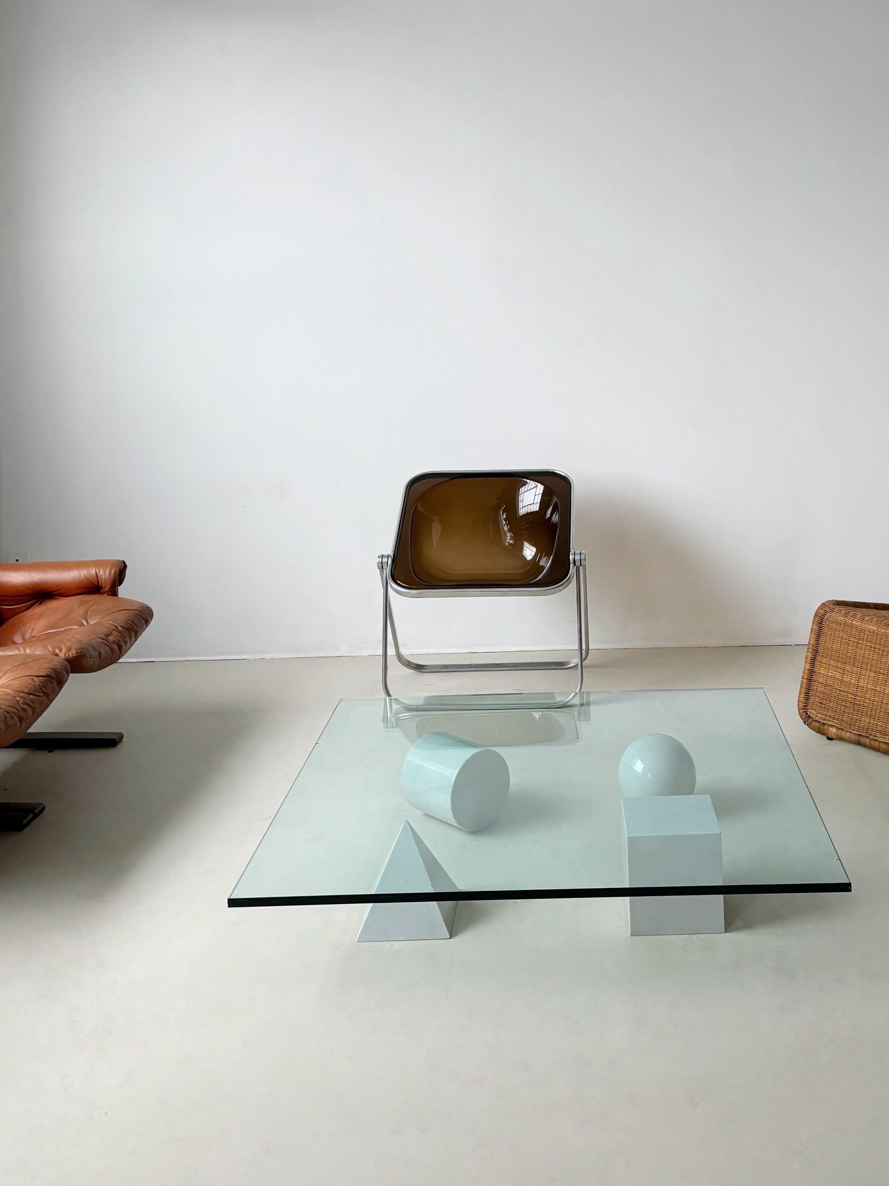 Metafora coffee table in Carrara white marble by Lella and Massimo Vignelli for Casigliani, 1979

The four forms of the Euclidean geometry, the Cube, the Cylinder, the Sphere and the Pyramid, made of four marbles, represent the basis of the table