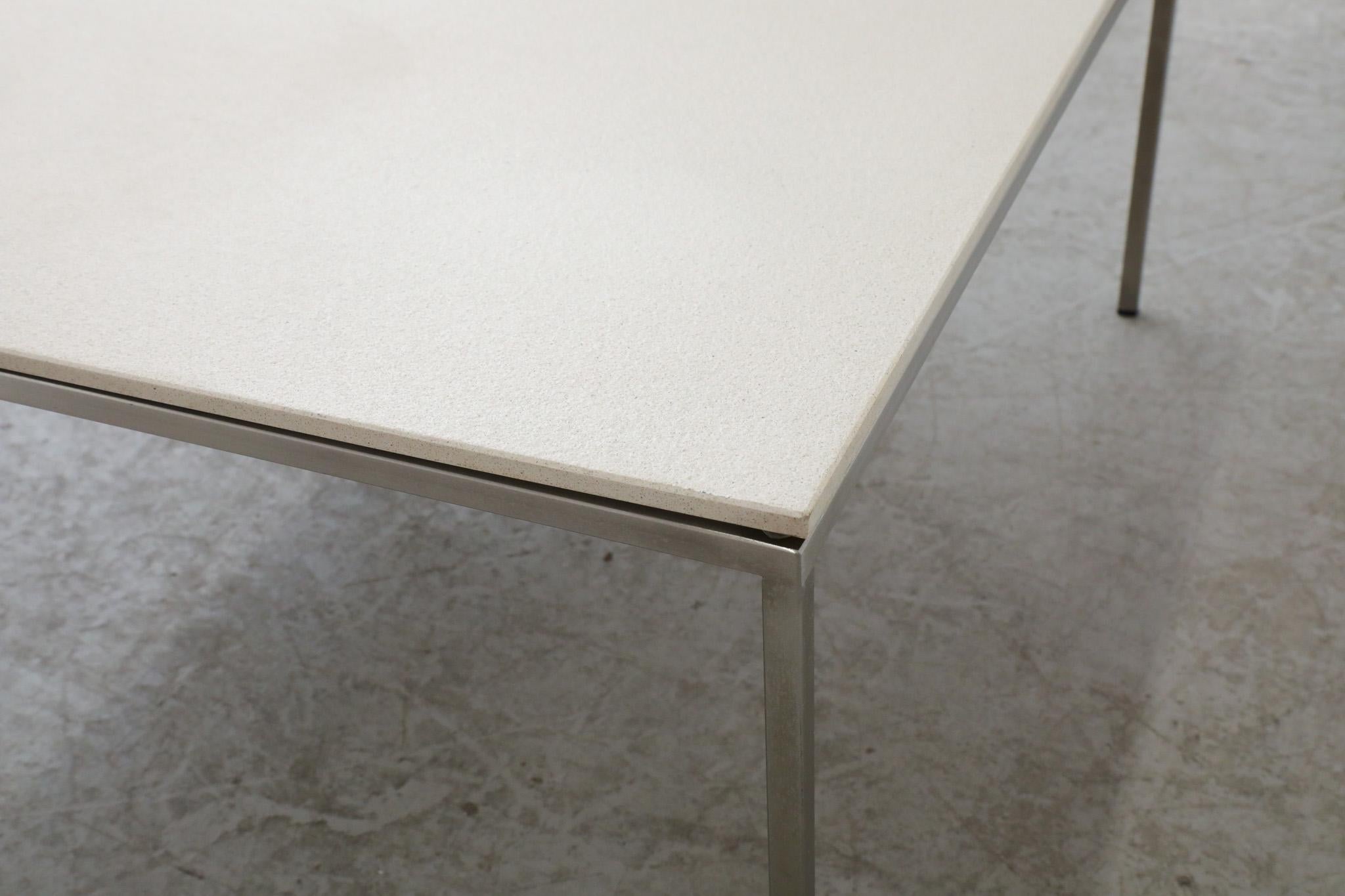 Table basse Metaform (attr) en pierre blanche avec cadre chromé en vente 4