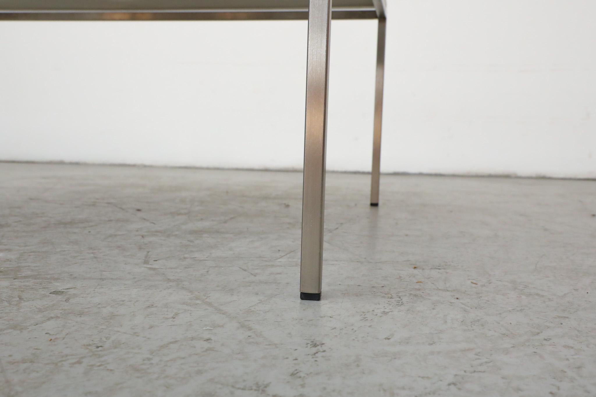 Table basse Metaform (attr) en pierre blanche avec cadre chromé en vente 6