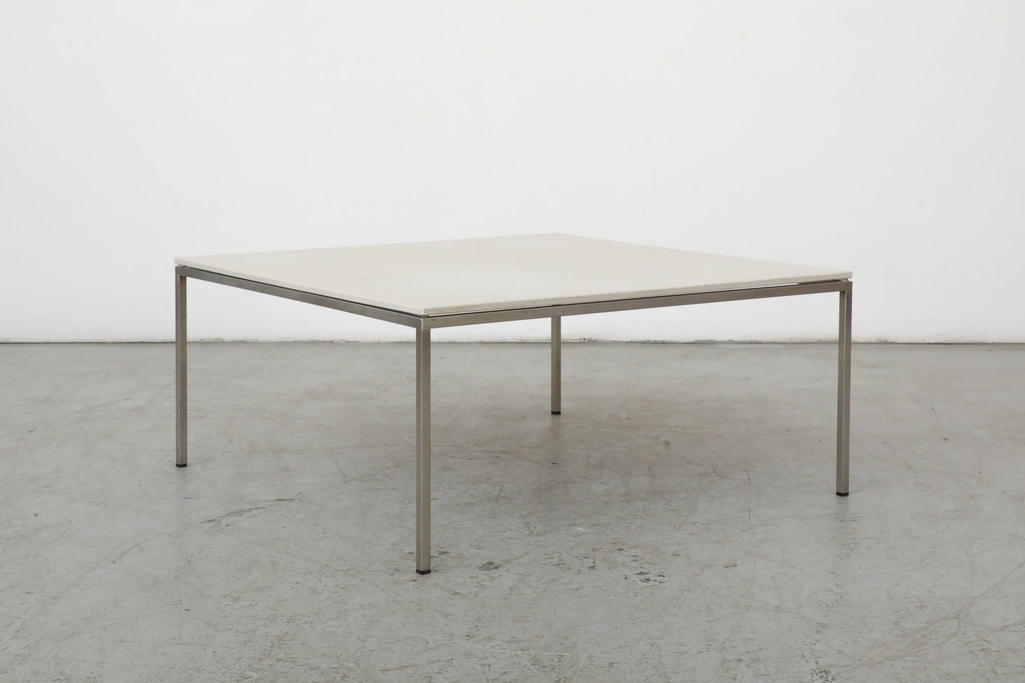 Fin du 20e siècle Table basse Metaform (attr) en pierre blanche avec cadre chromé en vente
