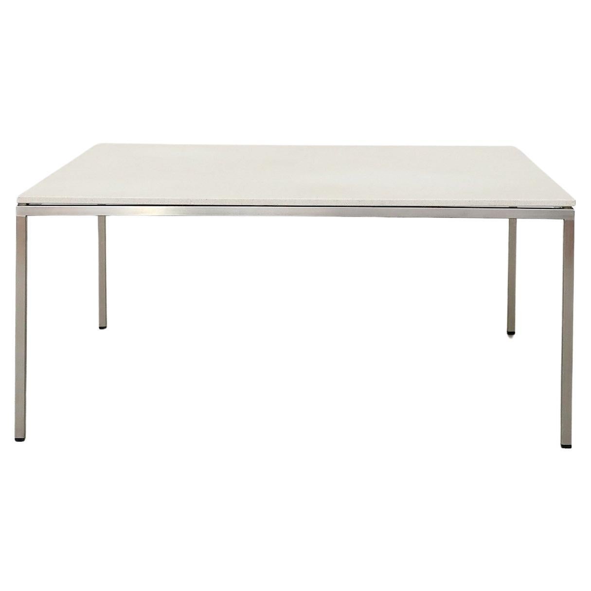 Table basse Metaform (attr) en pierre blanche avec cadre chromé en vente