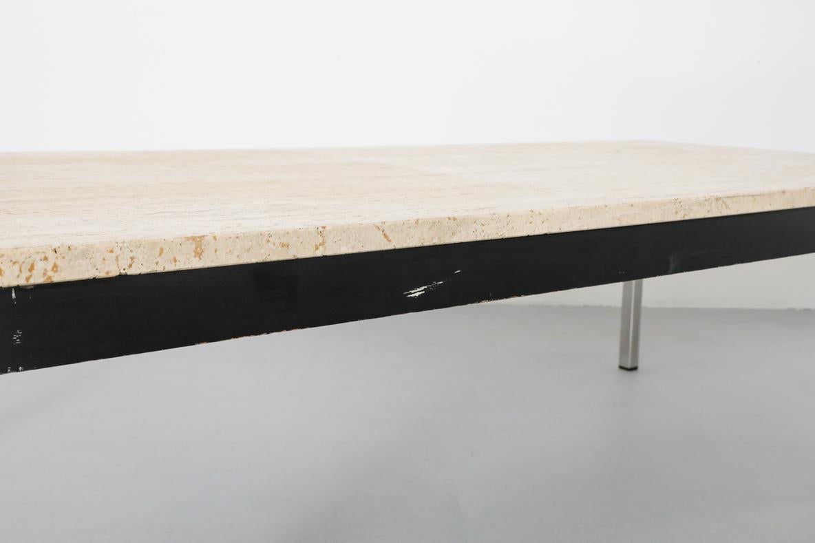 Metaform Table basse attribuée au milieu du siècle en travertin et chrome en vente 1