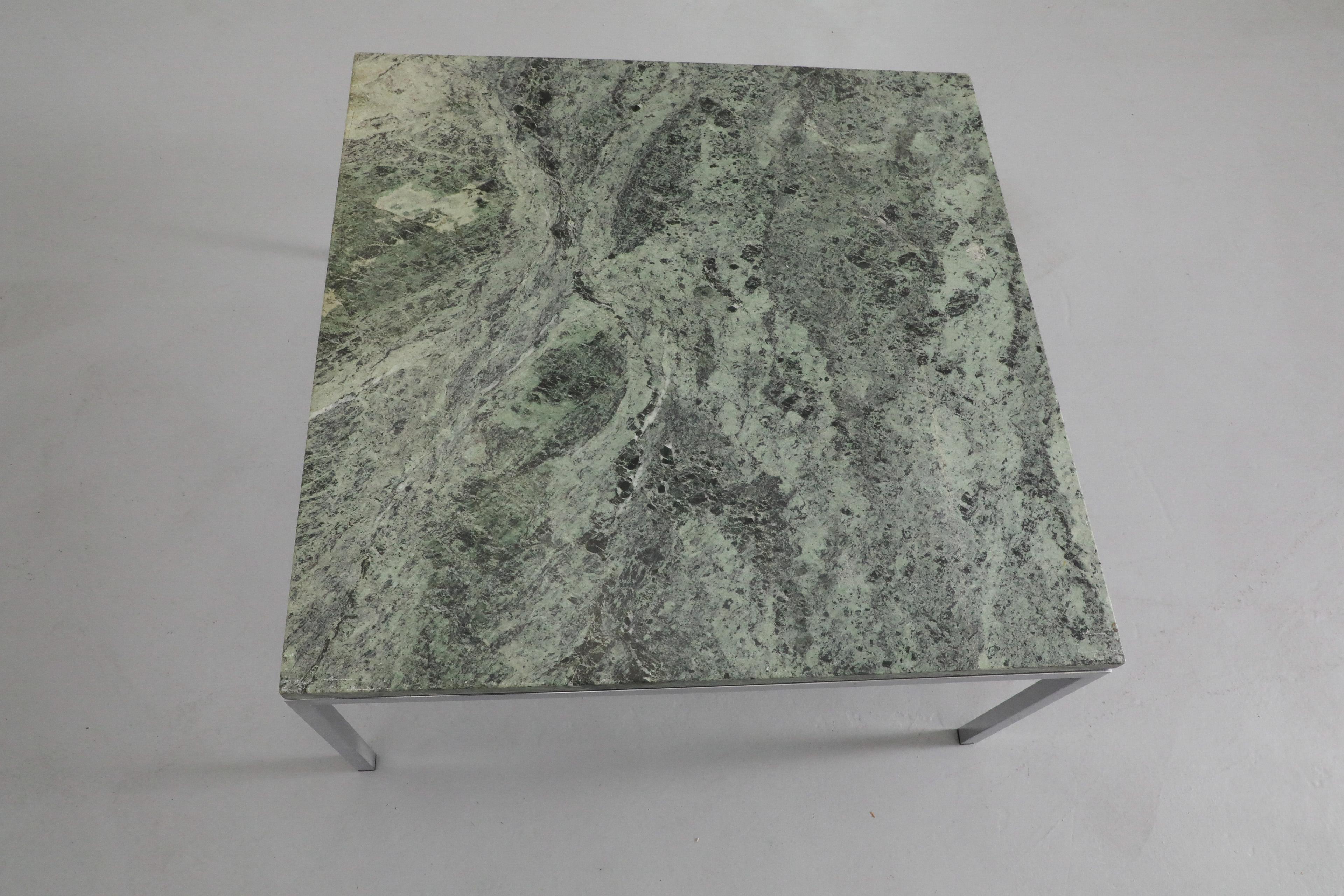 Table basse chromée Metaform avec plateau en marbre vert en vente 3