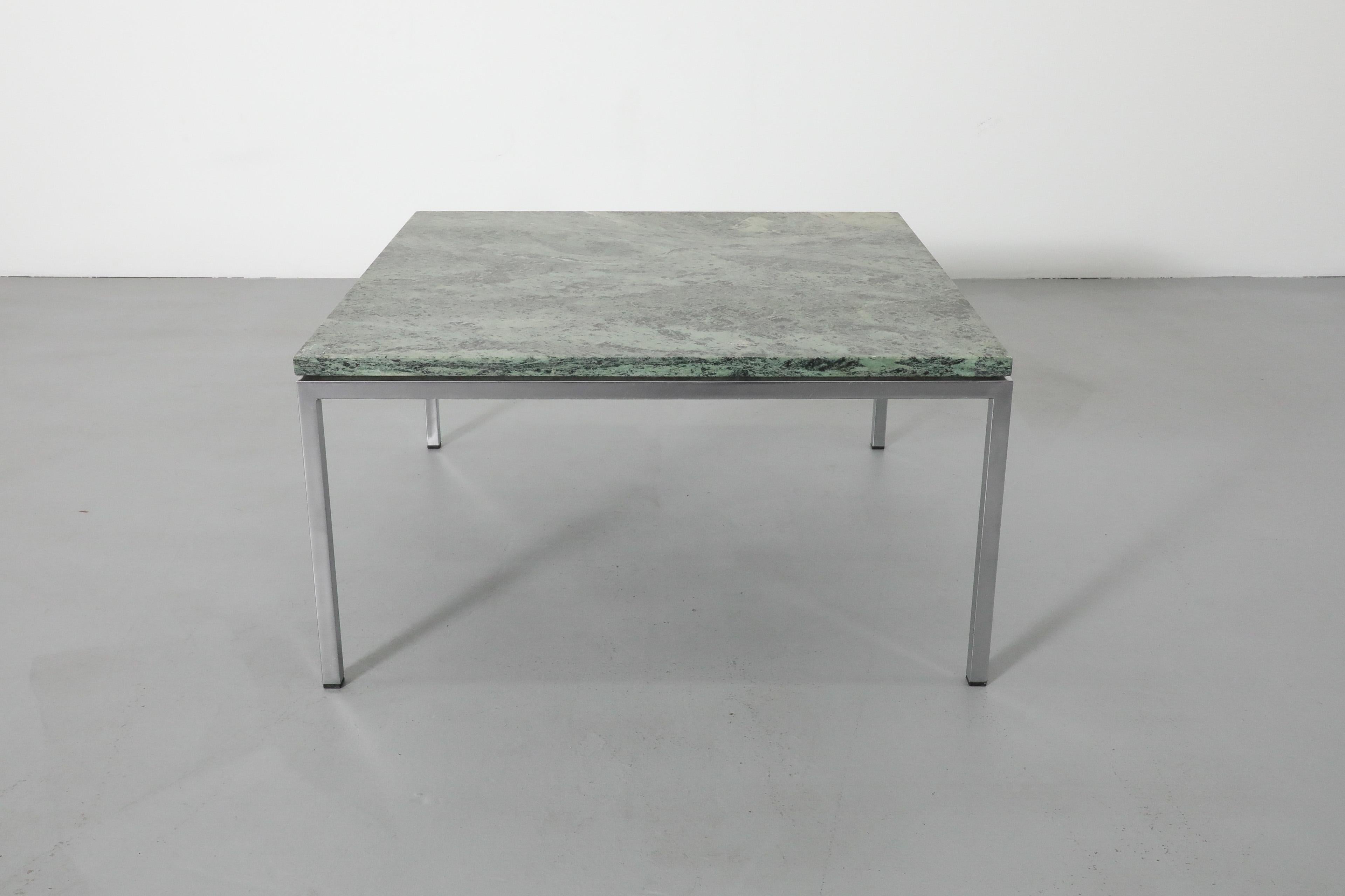 Metaform chrome coffee table with green marble top In Good Condition For Sale In Los Angeles, CA