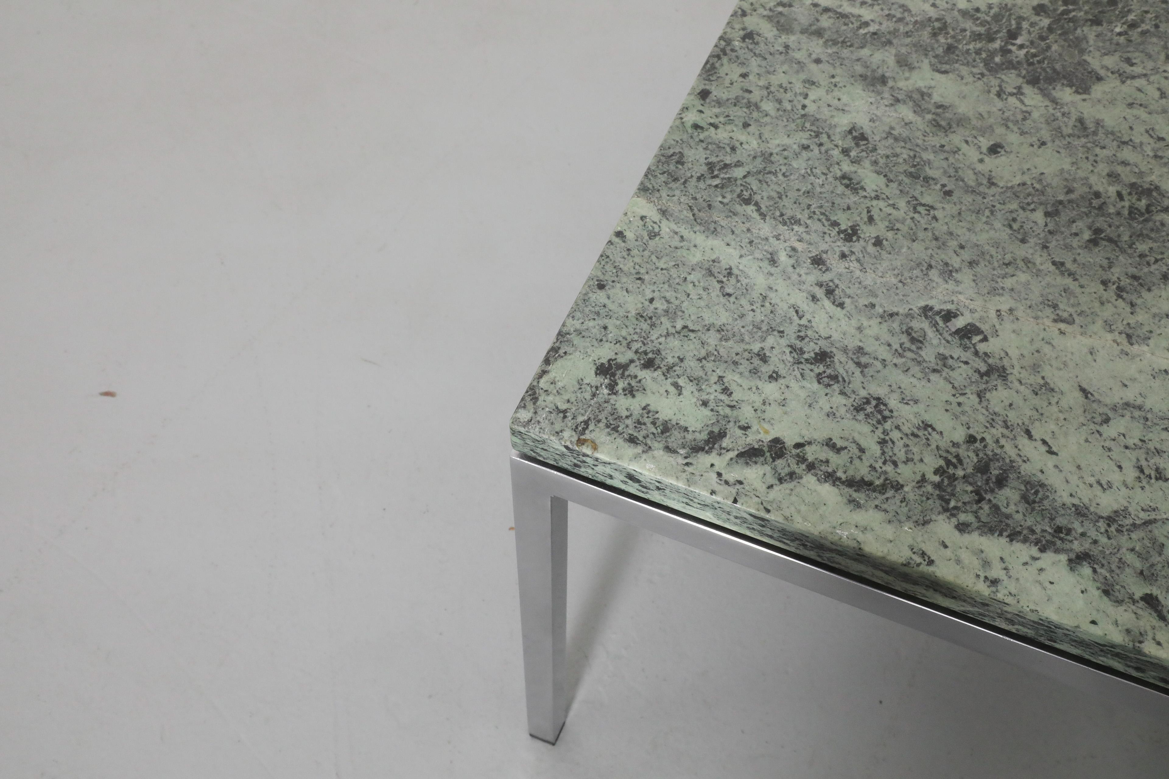 Table basse chromée Metaform avec plateau en marbre vert en vente 2