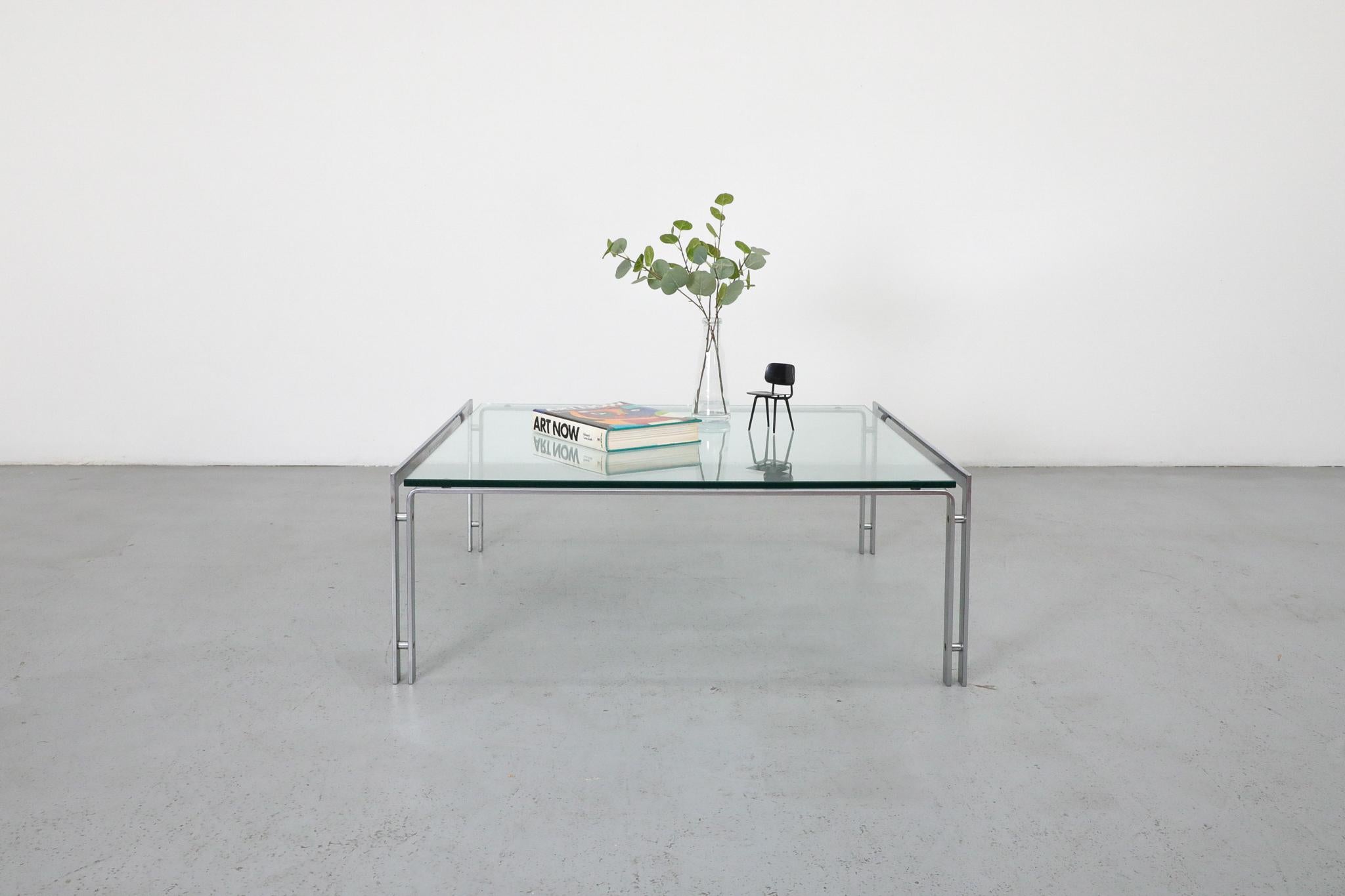 Exemple raffiné du minimalisme néerlandais, cette table basse 