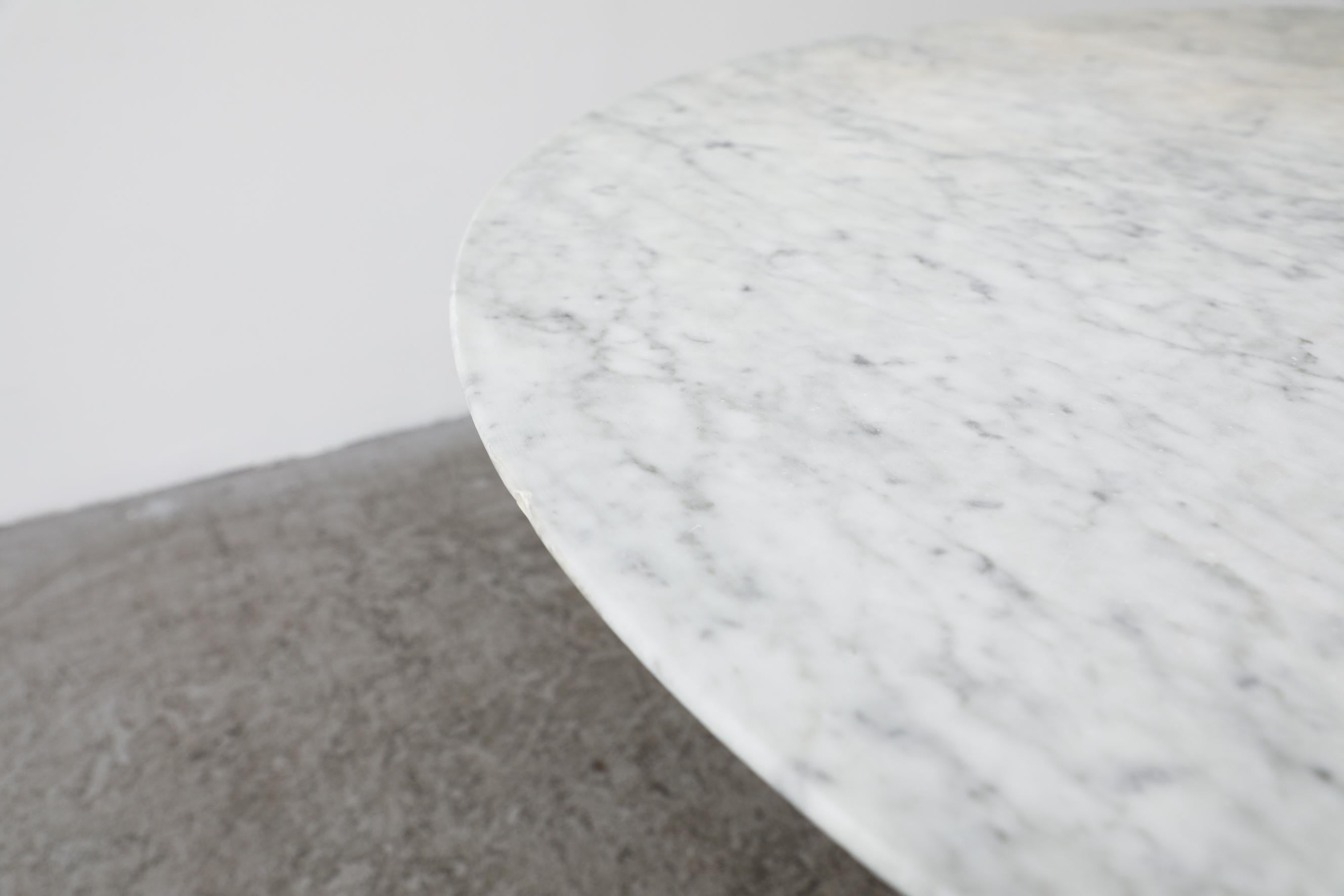 Metaform Round Carrara Marble Table with White Enameled Metal Pedestal Base For Sale 1