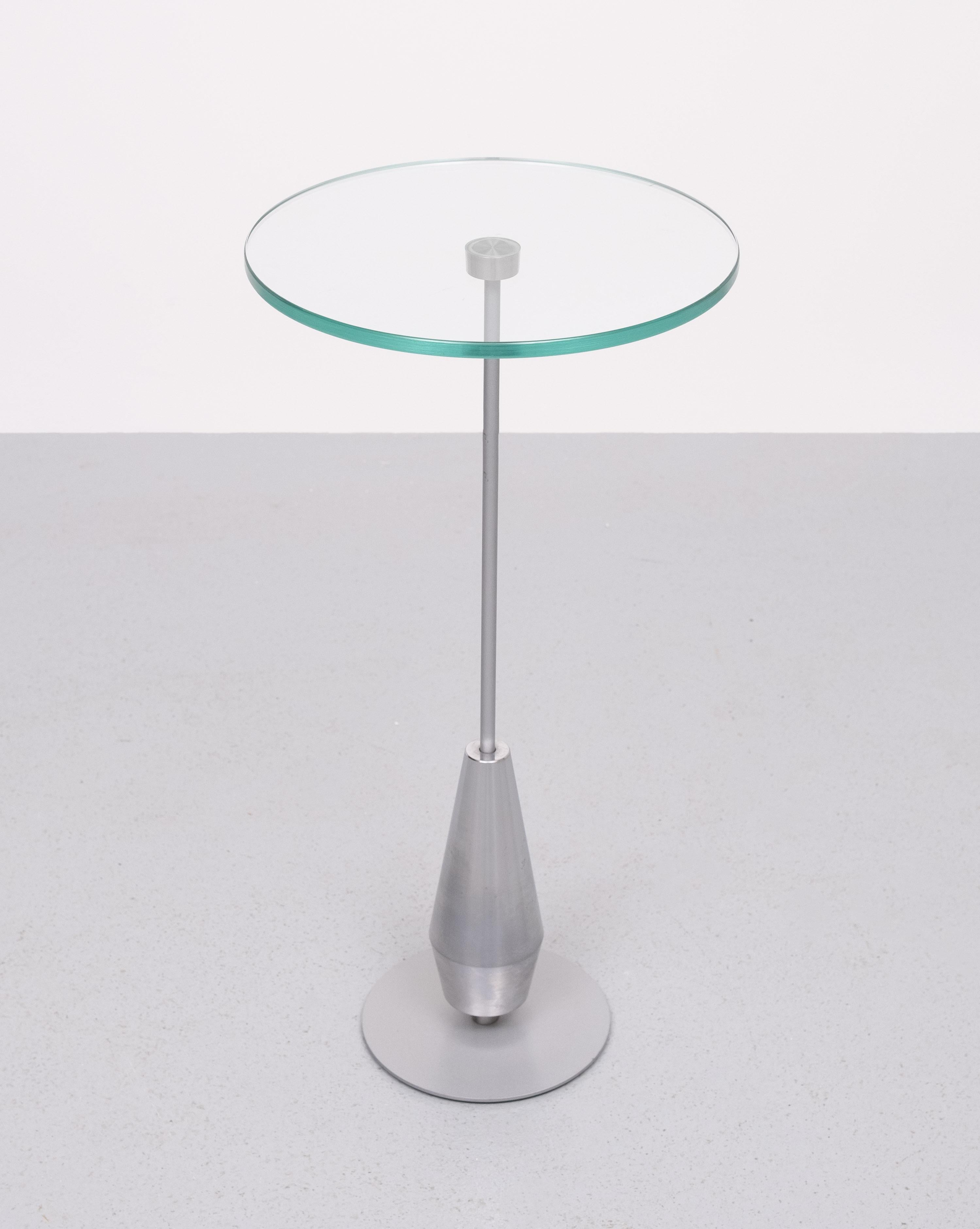Metaform small elegant side table 1980s In Good Condition For Sale In Den Haag, NL