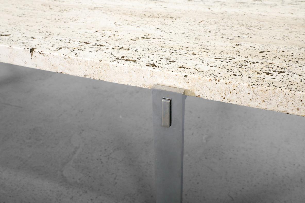 Table basse d'inspiration Metaform avec cadre chromé et plateau épais en travertin en vente 5