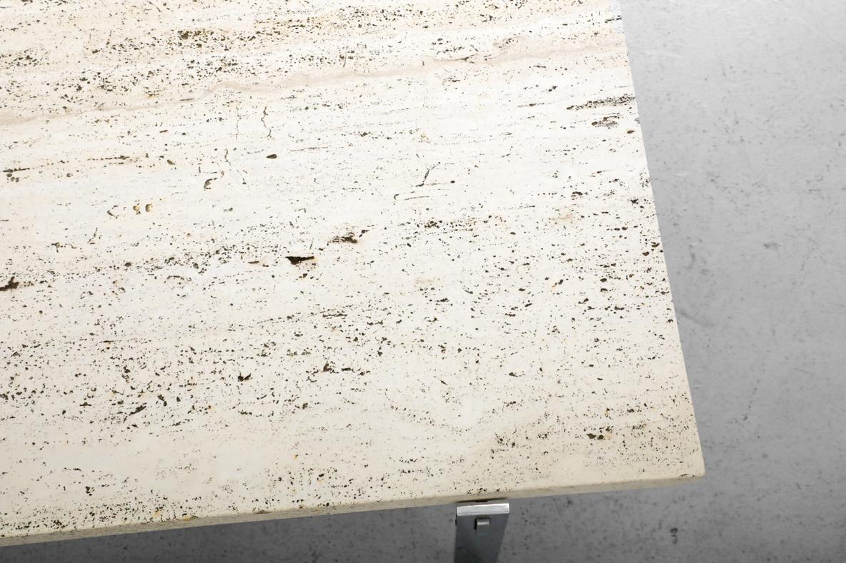 Table basse d'inspiration Metaform avec cadre chromé et plateau épais en travertin en vente 9