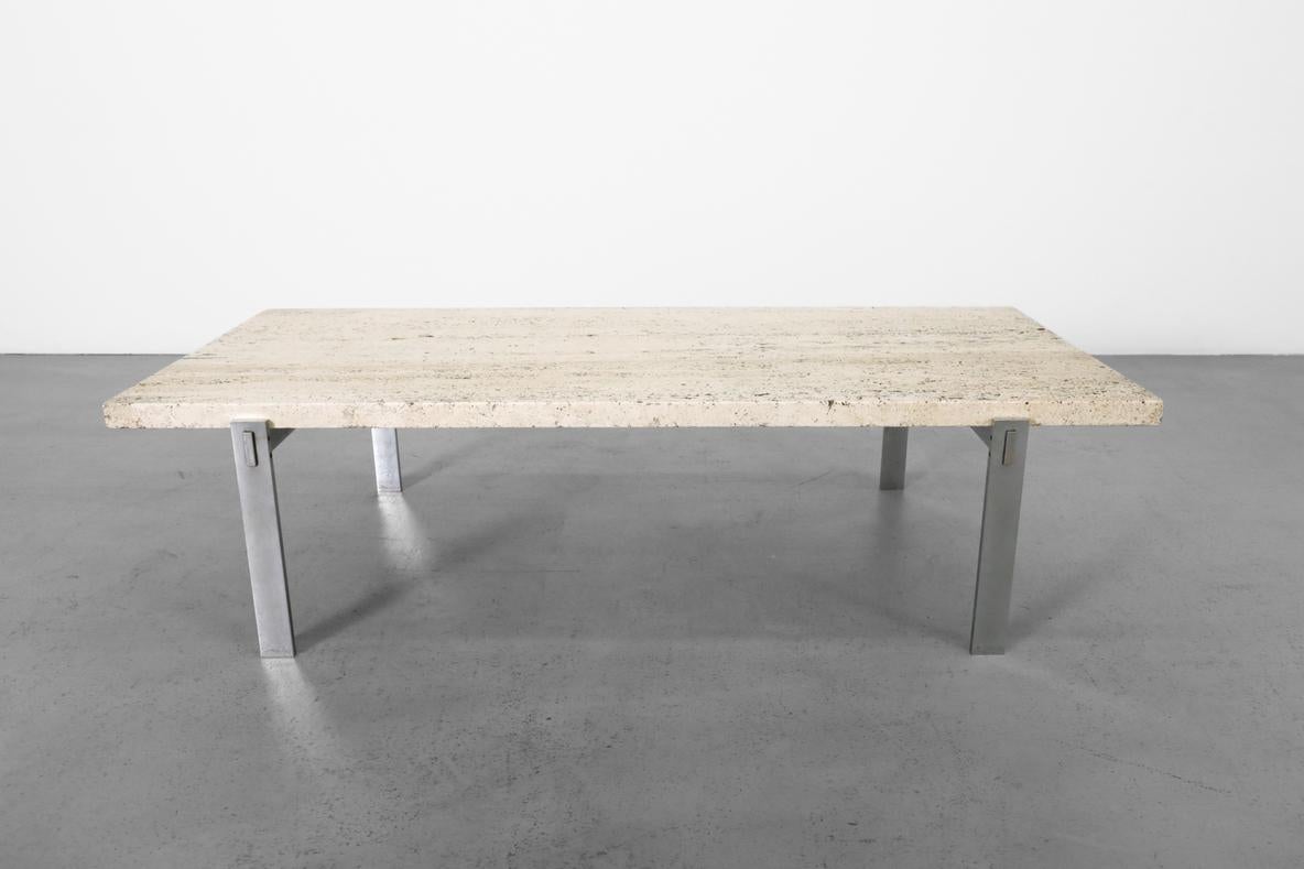 Table basse d'inspiration Metaform avec cadre chromé et plateau épais en travertin en vente 2