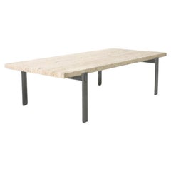 Metaform inspirierter verchromter gerahmter Couchtisch mit dicker Travertinplatte