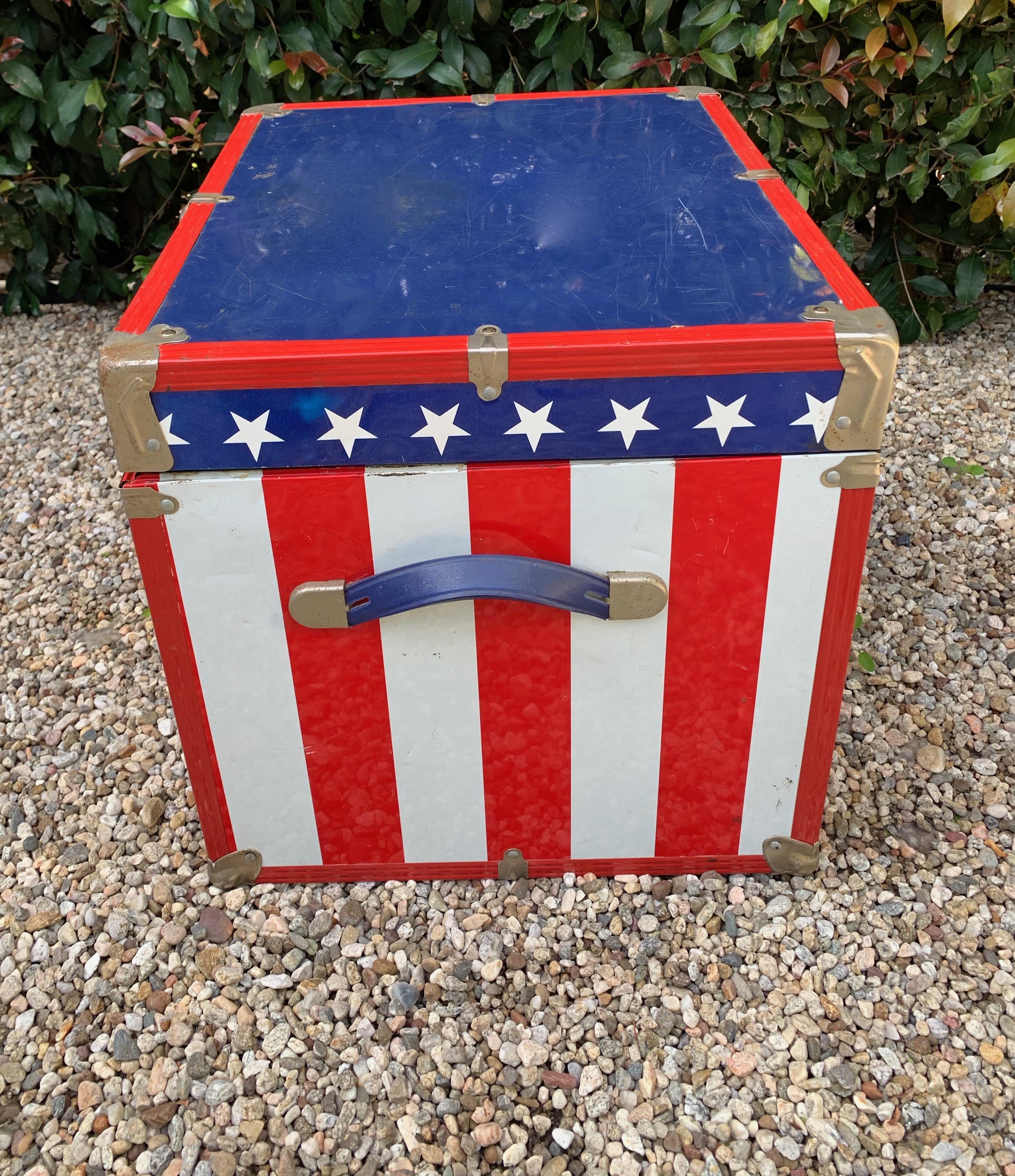 Metal, 1970s Stars and Stripes Roadie Box In Good Condition For Sale In Los Angeles, CA