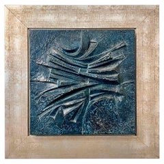 Aleación de metal en bajorrelieve de Alicia Penalba