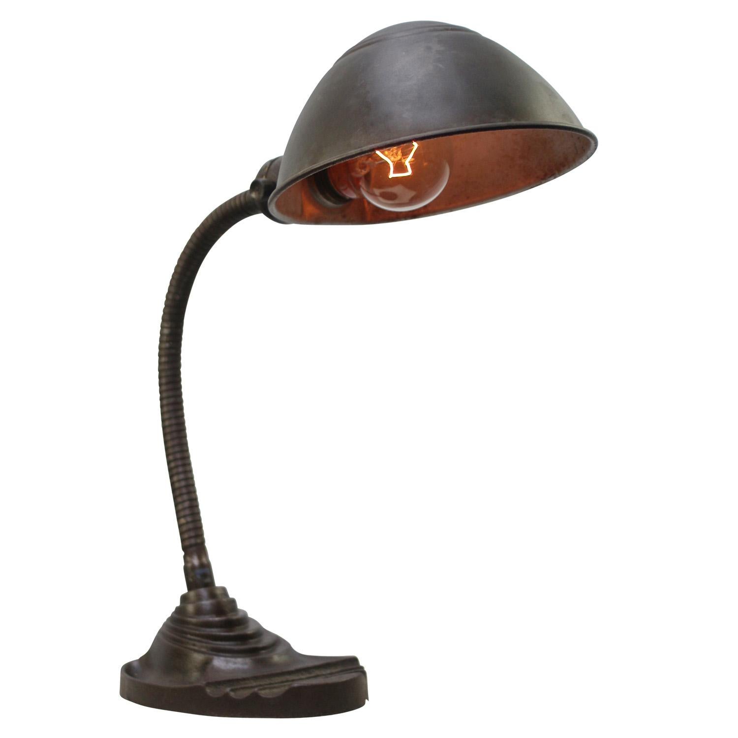 American goose neck desk light.
Flexible arm with metal shade.
Cast iron base. Black cotton wire and plug.

Available with US/UK plug

Weight: 1.30 kg / 2.9 lb

Priced per individual item. All lamps have been made suitable by international standards