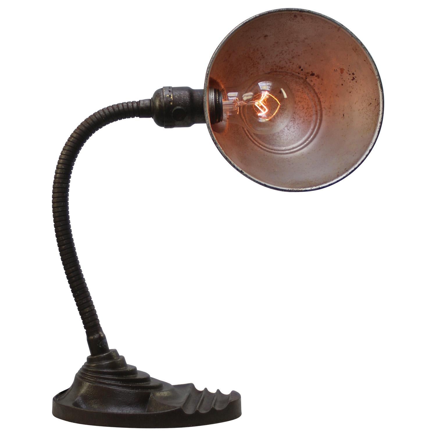 Metal American Industrial Cast Iron Table Desk Light In Fair Condition For Sale In Amsterdam, NL
